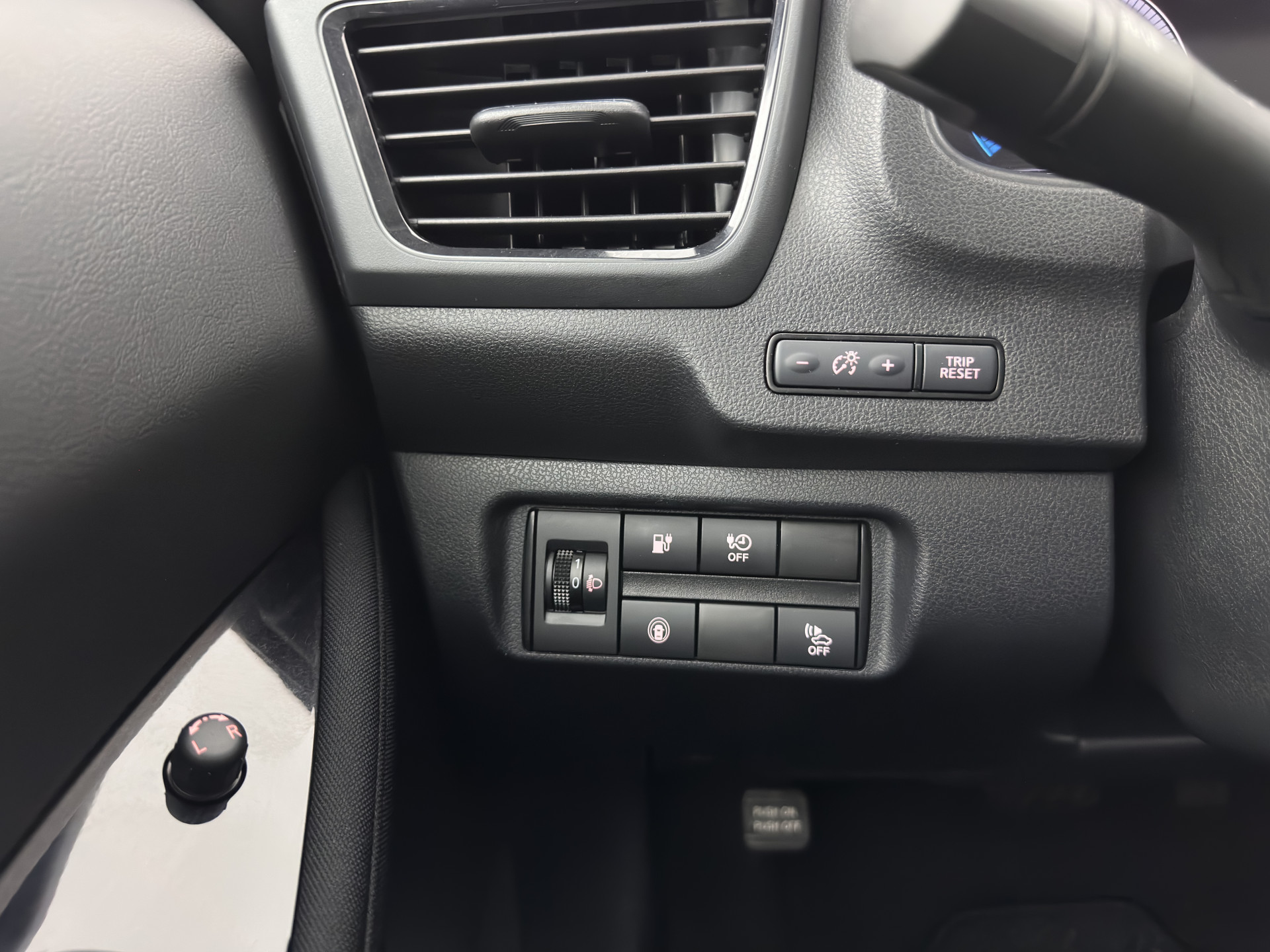 Nissan LEAF Acenta 40 kWh {SOH-90%} Aut. *ADAPTIVE-CRUISE | KEYLESS | NAVI-FULLMAP | BLIND-SPOT | DAB+ | COMFORTSEATS | DIGI-COCKPIT | PRIVACY-GLASS | CAMERA |  17"ALU*