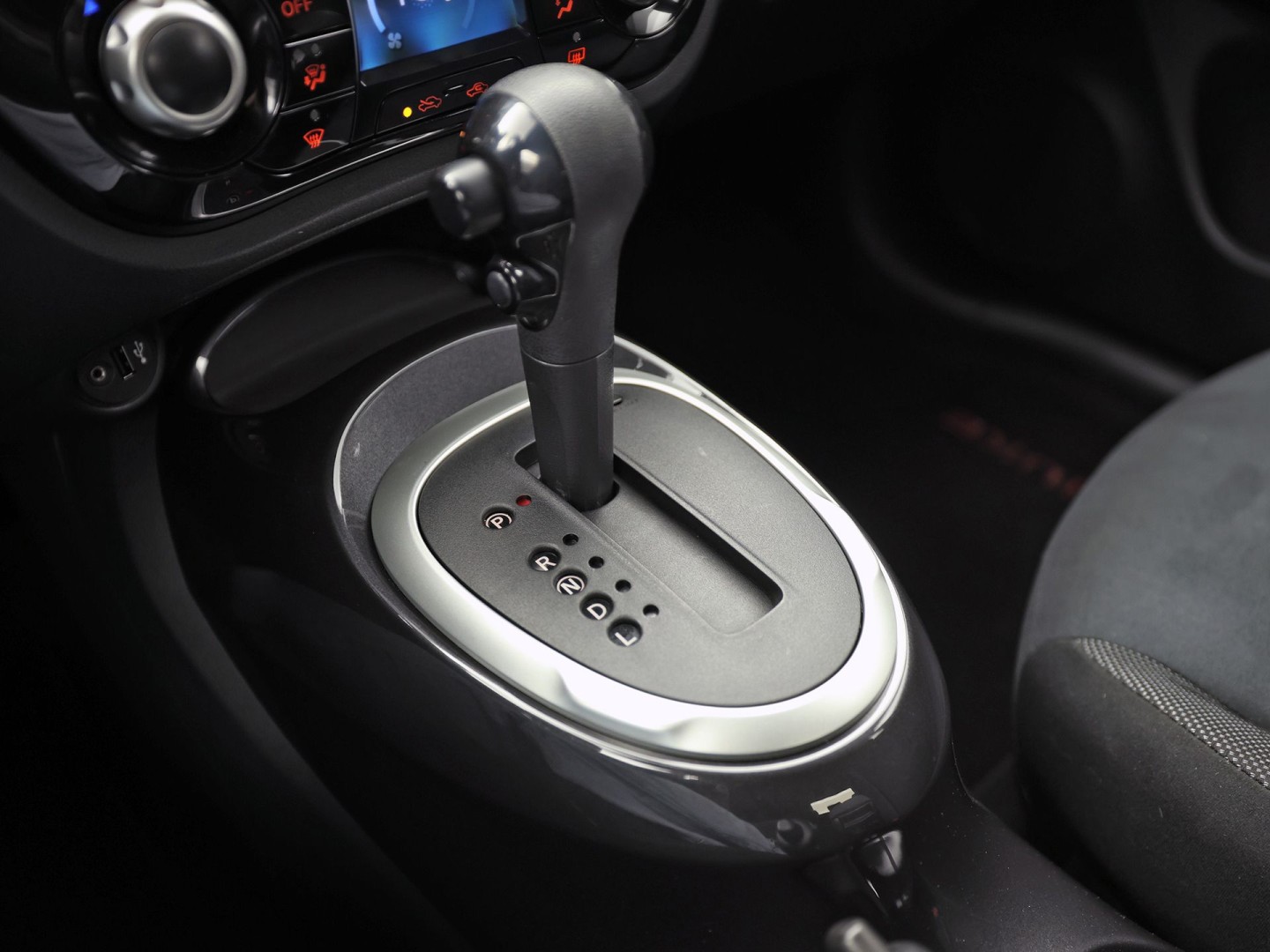 Nissan Juke 1.6 Sport Automaat (NAVIGATIE, CLIMATE, 360 CAMERA, SPORTSTOELEN, ALCANTARA, ZWART HEMEL, GETINT GLAS, NIEUWE APK, NIEUWSTAAT)