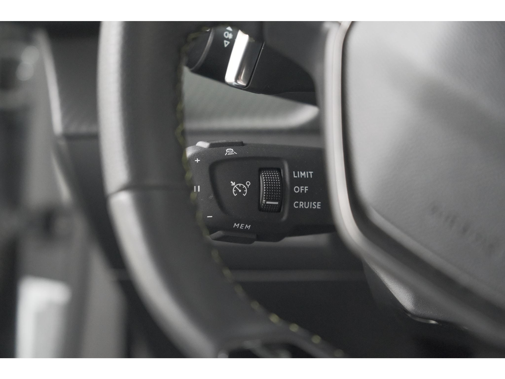 Peugeot 2008 PureTech 130 EAT8 GT | 360 Camera | Stoelmassage | Adaptieve Cruise Control | Dodehoekdetectie