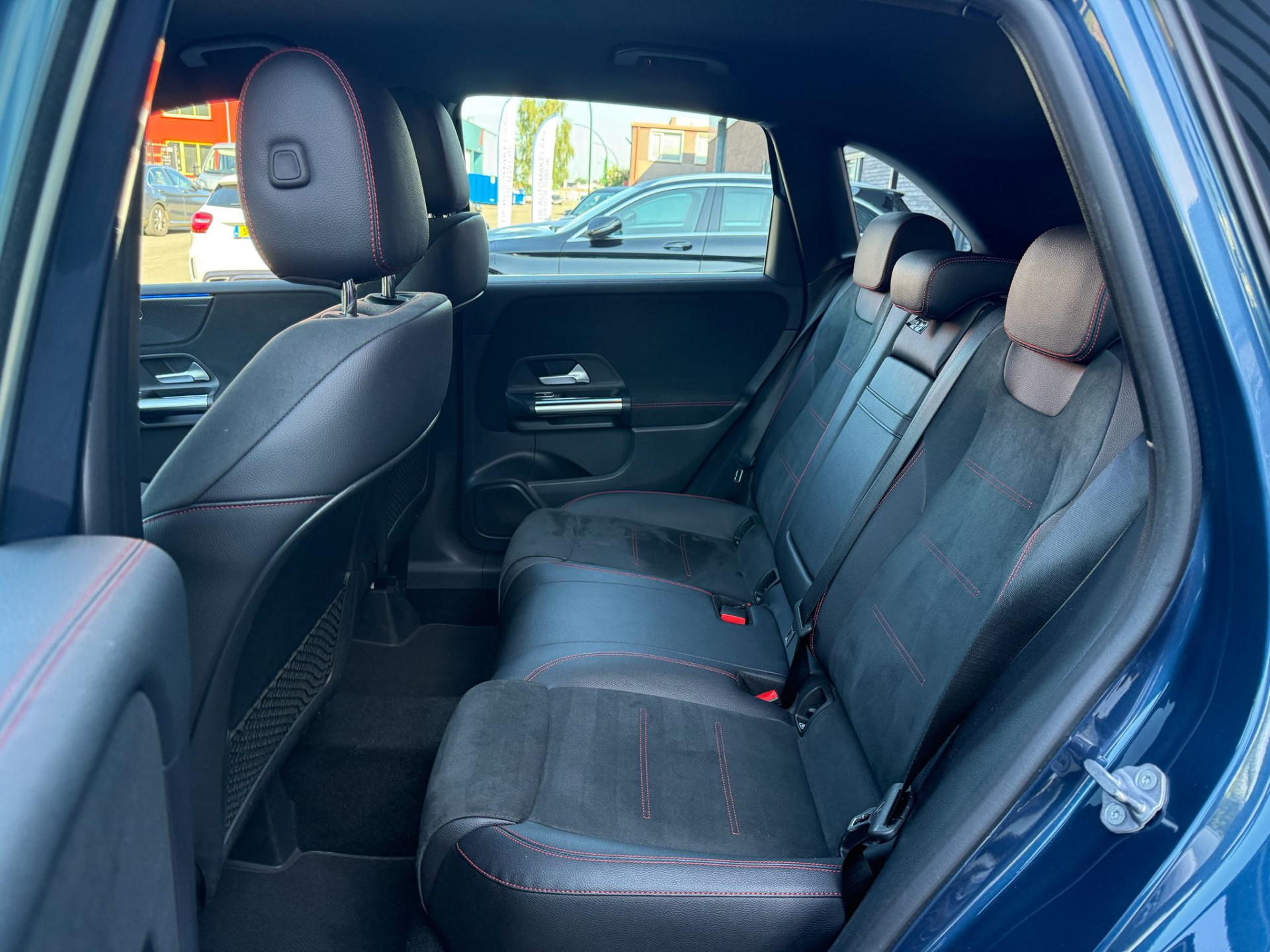 Mercedes-Benz B-klasse 180 Business Solution AMG | 3/6/12MND GARANTIE | AUTOMAAT | LED | CRUISE | CARPLAY | DAB | AIRCO | STOELVERWM. |