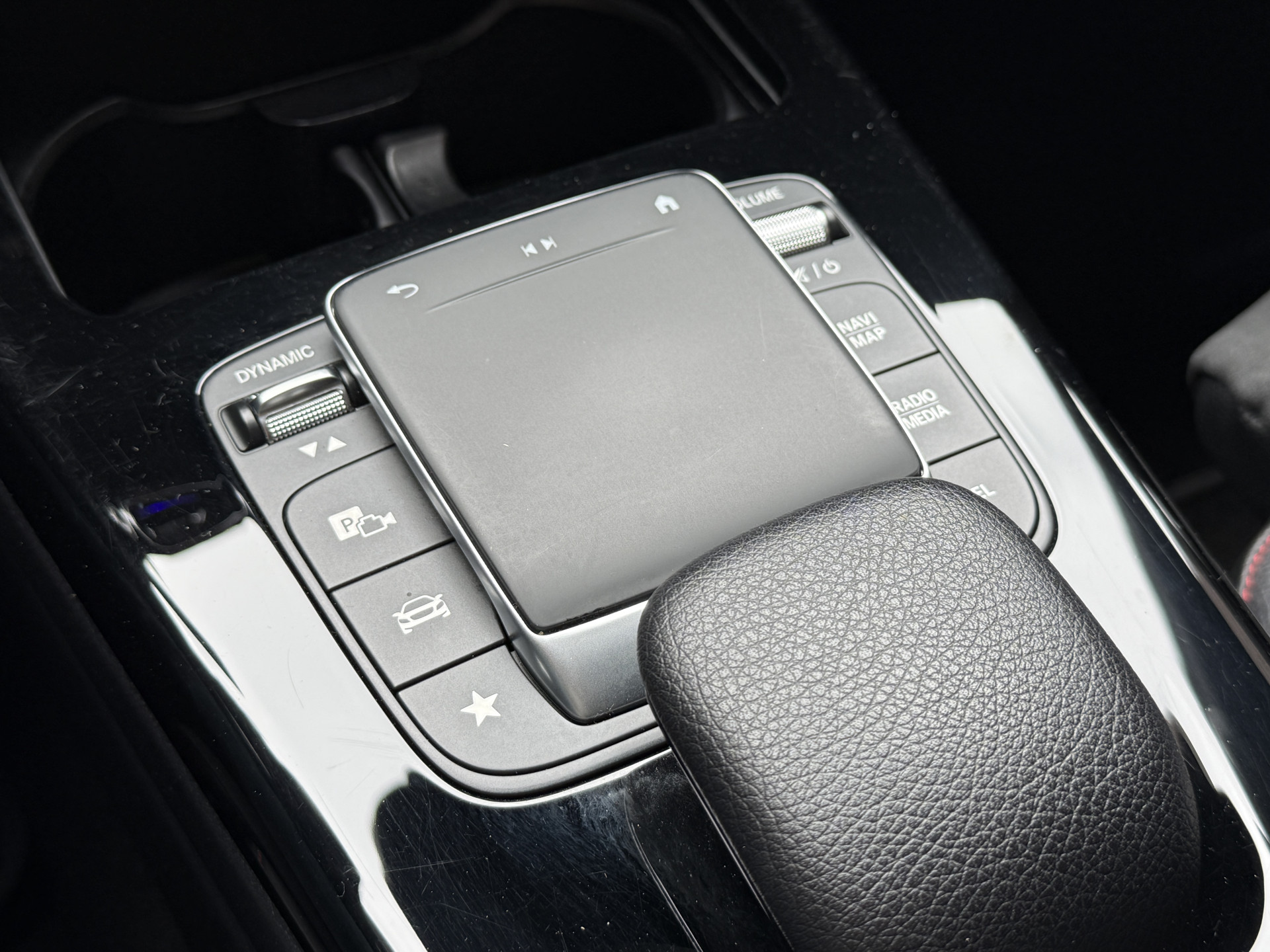 Mercedes-Benz CLA-klasse Shooting Brake 200 Business Solution AMG | Pano | Sfeerverl. | Burmester | Keyless