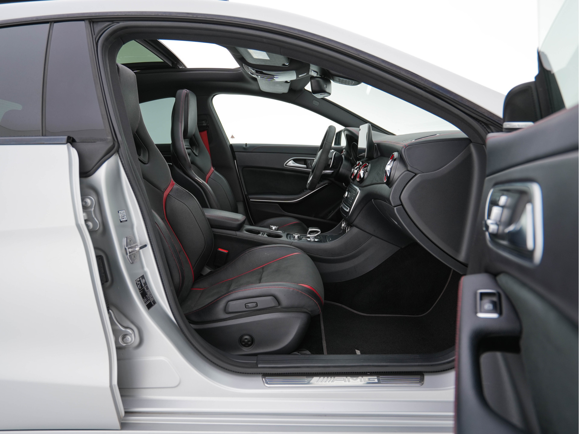 Mercedes-Benz CLA-klasse AMG 45 4MATIC Ambition Aut. *PANO | AMG-AERO-PACK | RECARO-SPORTSEATS | MICROFIBRE | FULL-LED | MEMORY-PACK | HARMAN/KARDON-SURROUD | KEYLESS | HEATED-SEATS | NAVI-FULLMAP | SHIFT-PADDLES | 19''ALU*