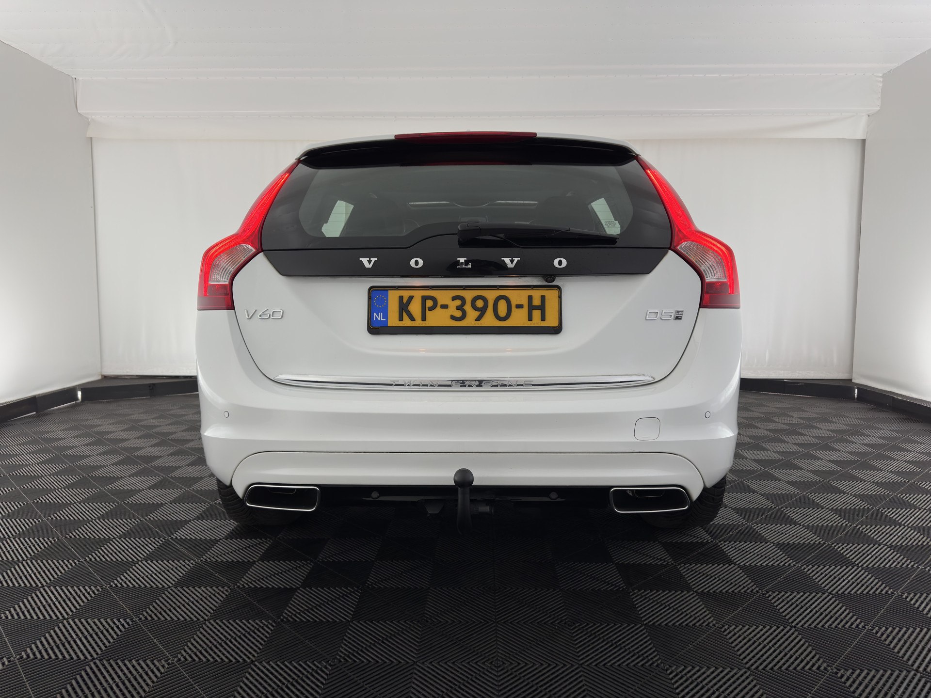 Volvo V60 2.4 D5 Twin Engine Special Edition Aut. *PANO | LEATHER | BI-XENON | BLINDSPOT | MEMORY-PACK | NAVI-FULLMAP | HEATED-SPORTSEATS | CAMERA | PERFORMANCE-AUDIO | TOWBAR | 18''ALU*