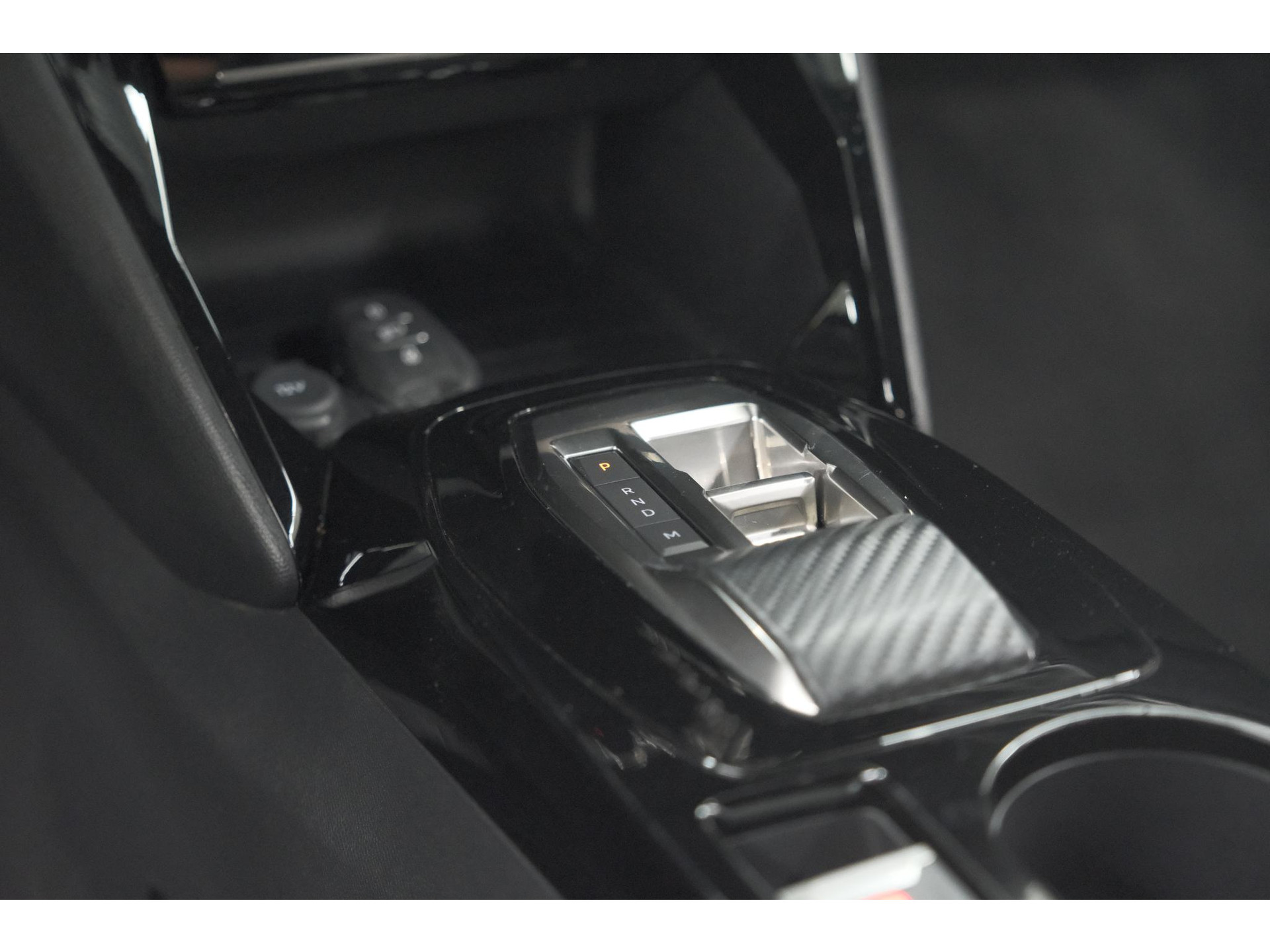 Peugeot 2008 Hybrid 136 e-DCS6 Allure | 360 Camera | Adaptieve Cruise Control | Dodehoekdetectie | Navigatie