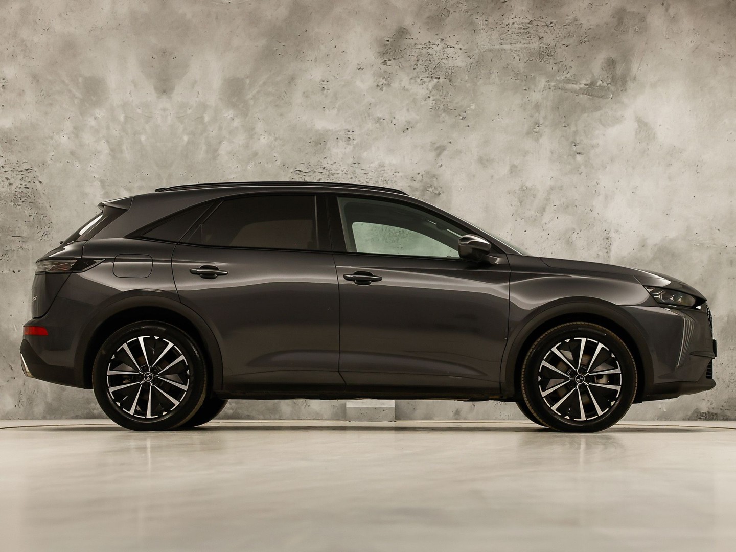 DS 7 1.6 PHEV 225 Etoile 225Pk Automaat (PANORAMADAK, MEMORY SEATS, LEDER, 360 CAMERA, SPORTSTOELEN, STOELVERWARMING, GETINT GLAS, ADAPTIVE CRUISE, KEYLESS, NIEUWSTAAT)