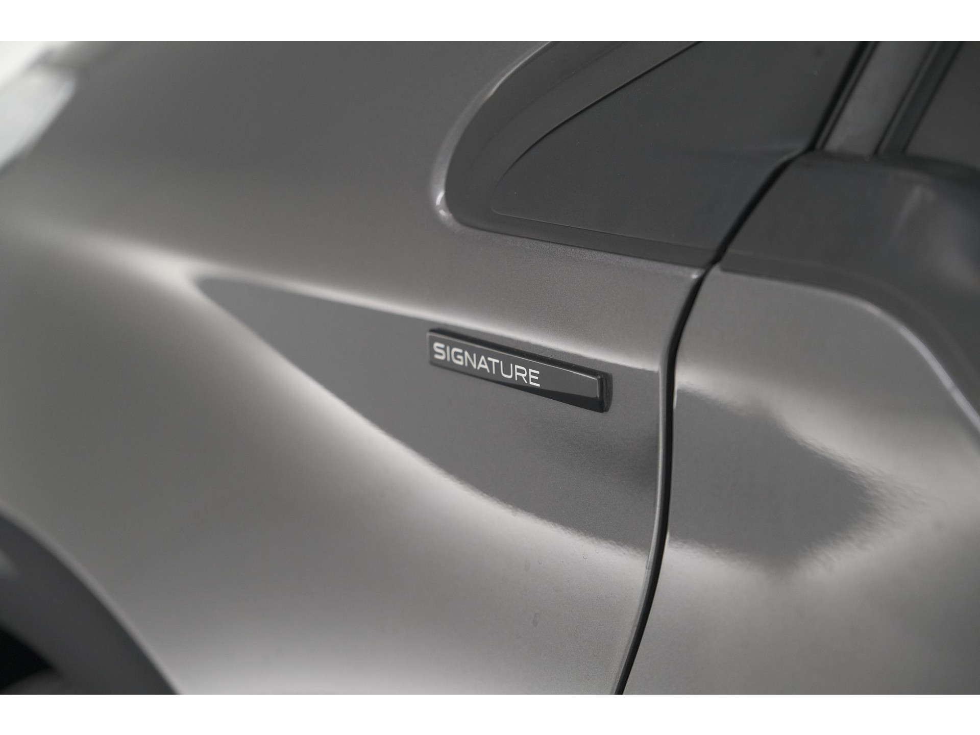 Peugeot 208 PureTech 82 Signature | Parkeersensoren | Apple Carplay | Navigatie