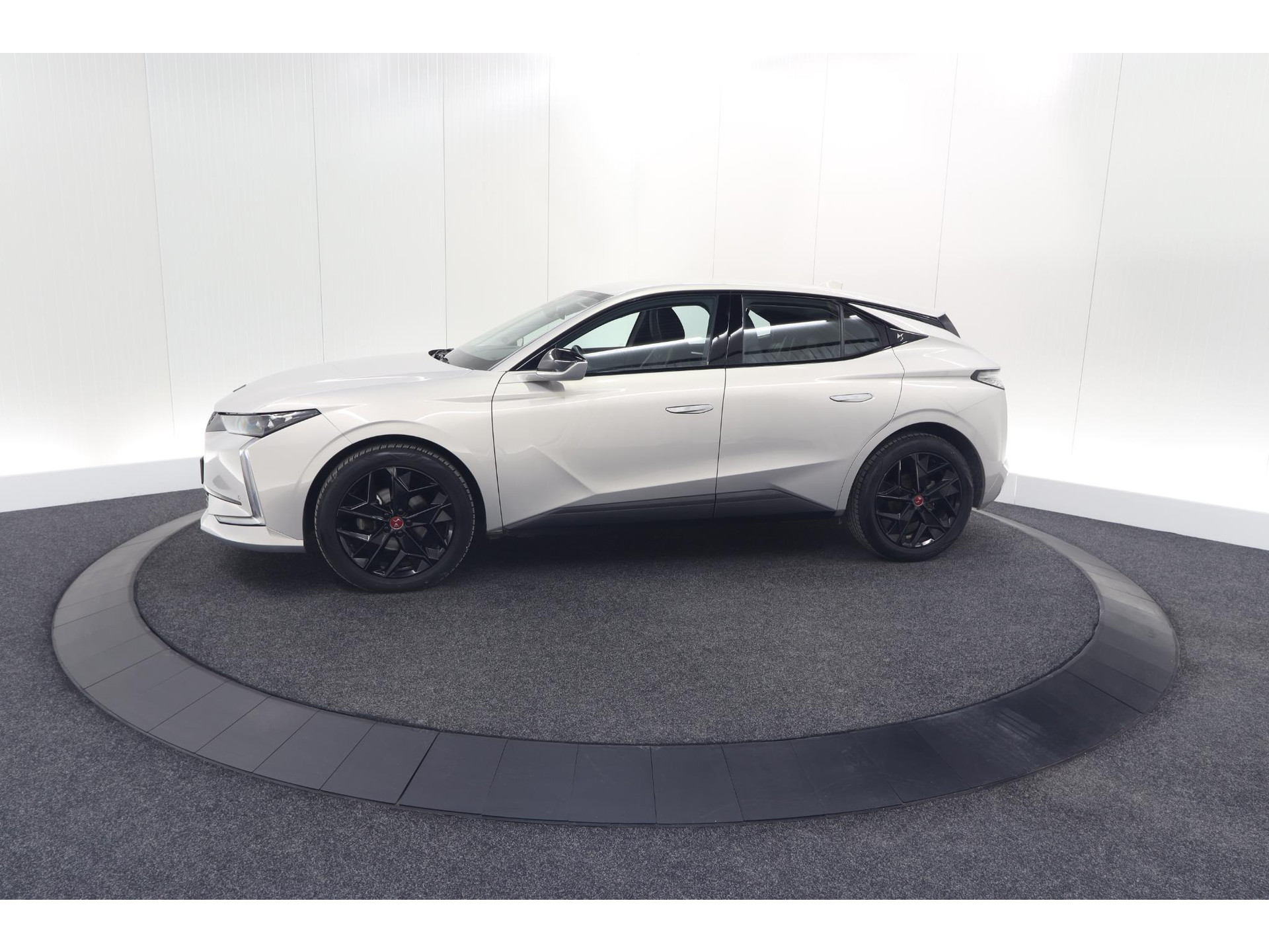 DS 4 PureTech 130 EAT8 Performance Line | Camera | Apple Carplay | Alcantara® bekleding | Parkeersensensoren