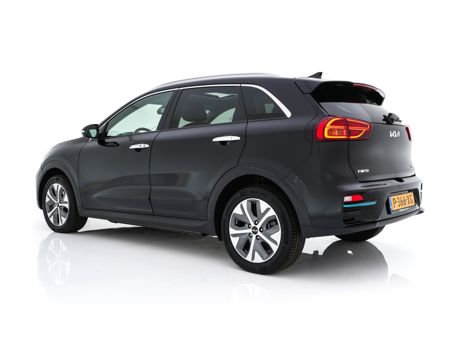 Kia e-Niro ExecutiveLine 64 kWh [ 3-Fase ] {SOH-100%} (INCL-BTW) Aut. *PANO | LEATHER | JBL-AUDIO | FULL-LED | NAVI-FULLMAP | DAB | ADAPTIVE-CRUISE | CAMERA | MEMORY-PACK | LANE-ASSIST | CCS-FASTLOADER | KEYLESS | DIGI-COCKPIT | 17"ALU*
