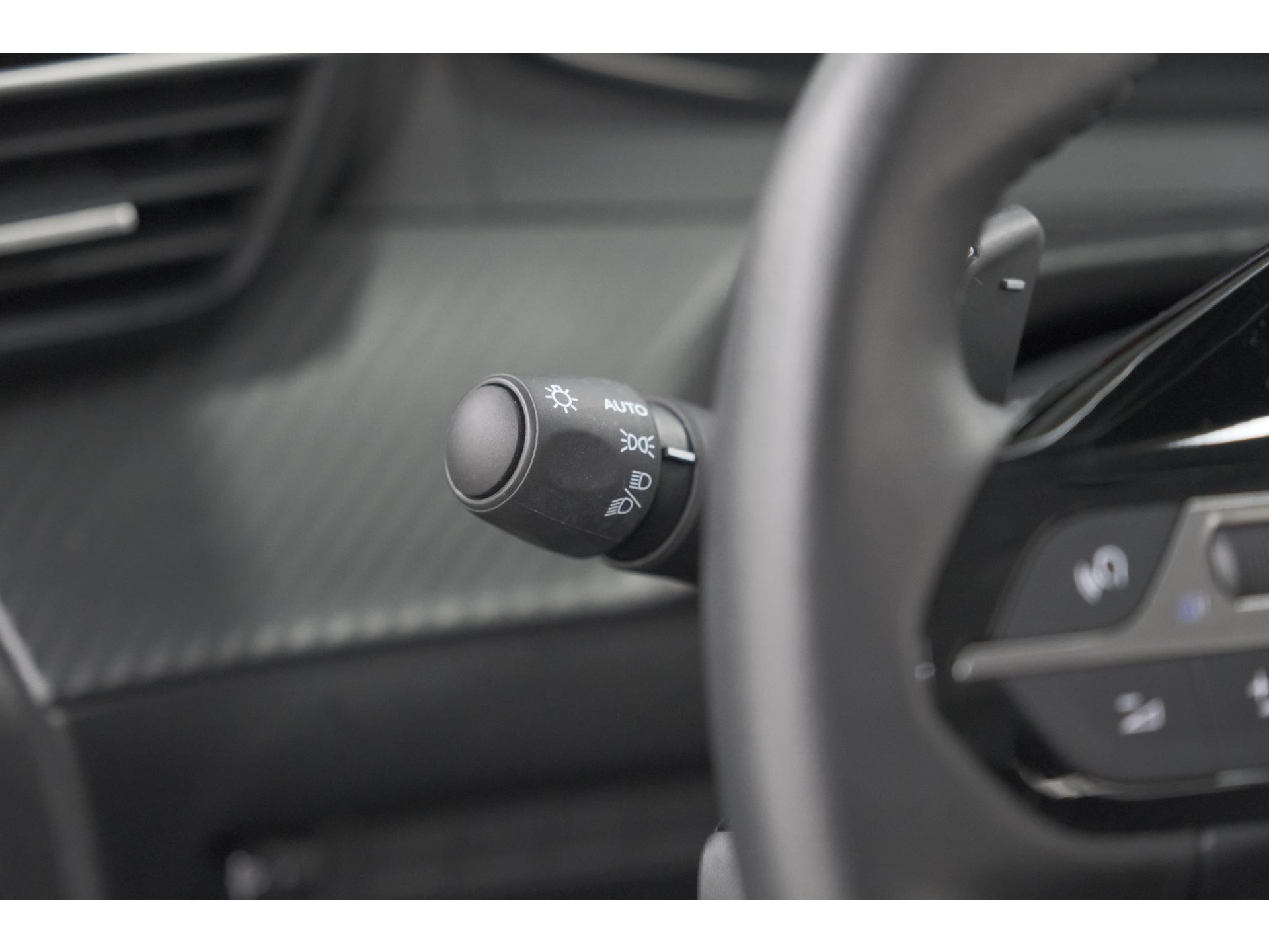 Peugeot 208 Hybrid 110 e-DCS6 Style | Parkeersensoren | Apple Carplay | Cruise Control | Airco