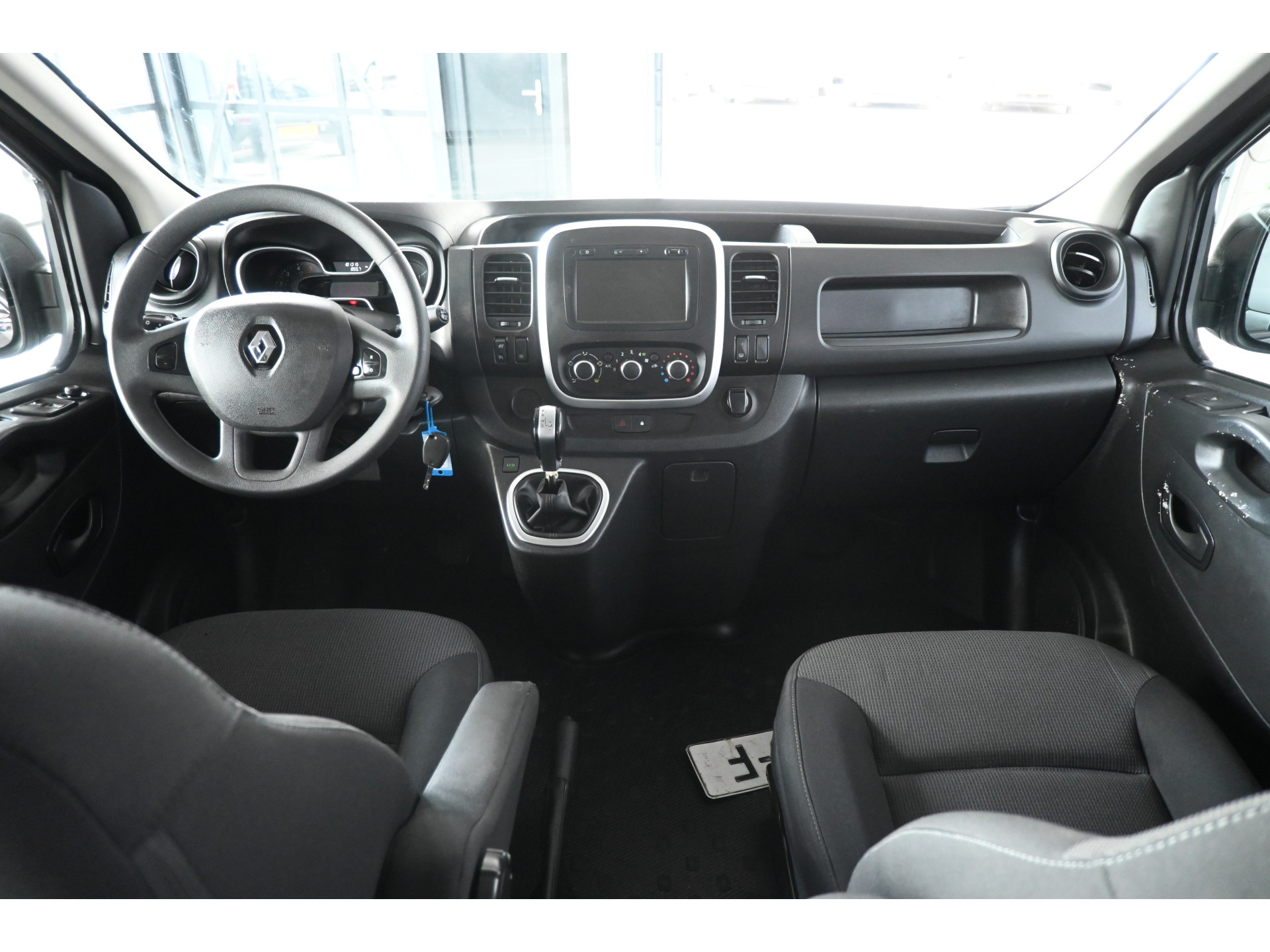 Renault Trafic 2.0 dCi Automaat 145 T29 L2H1 DC Comfort Airco Navigatie LED 1e Eigenaar Rijklaarprijs! Inruil Mogelijk!
