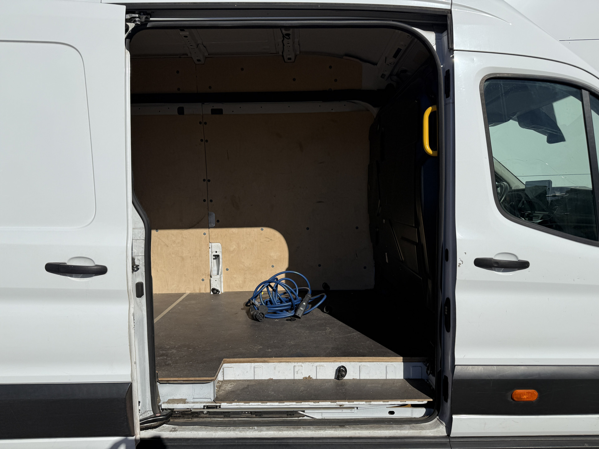 Ford e-Transit 68kWh 184PK L4H3 317km WLTP 93.7% (SOH) BEV Snelladen Carplay Climate control 360° Camera Parkeersensoren v+a Stoelverwarming