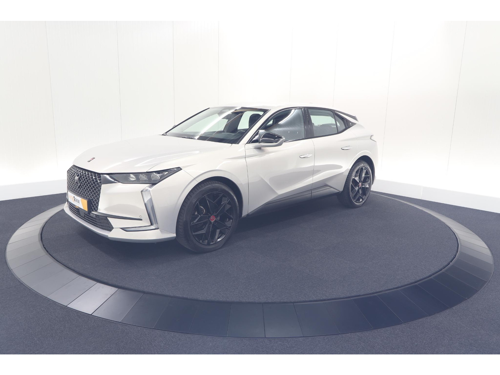 DS 4 PureTech 130 EAT8 Performance Line | Camera | Apple Carplay | Alcantara® bekleding | Parkeersensensoren