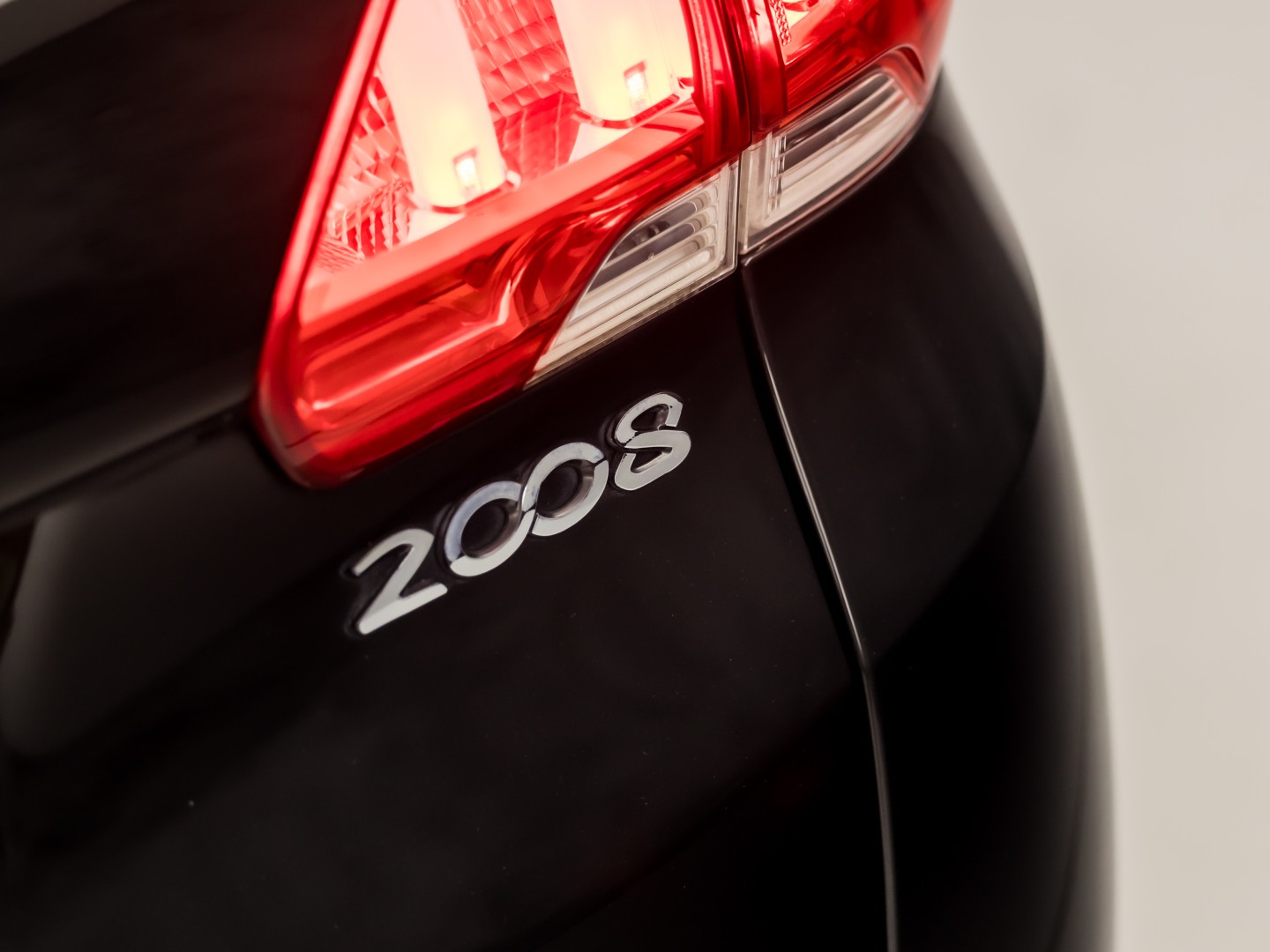 Peugeot 2008 1.2 VTi Sport (PANORAMADAK, NAVIGATIE, PARKEERSENSOREN, SPORTSTOELEN, CRUISE, NIEUWE APK, NIEUWSTAAT)