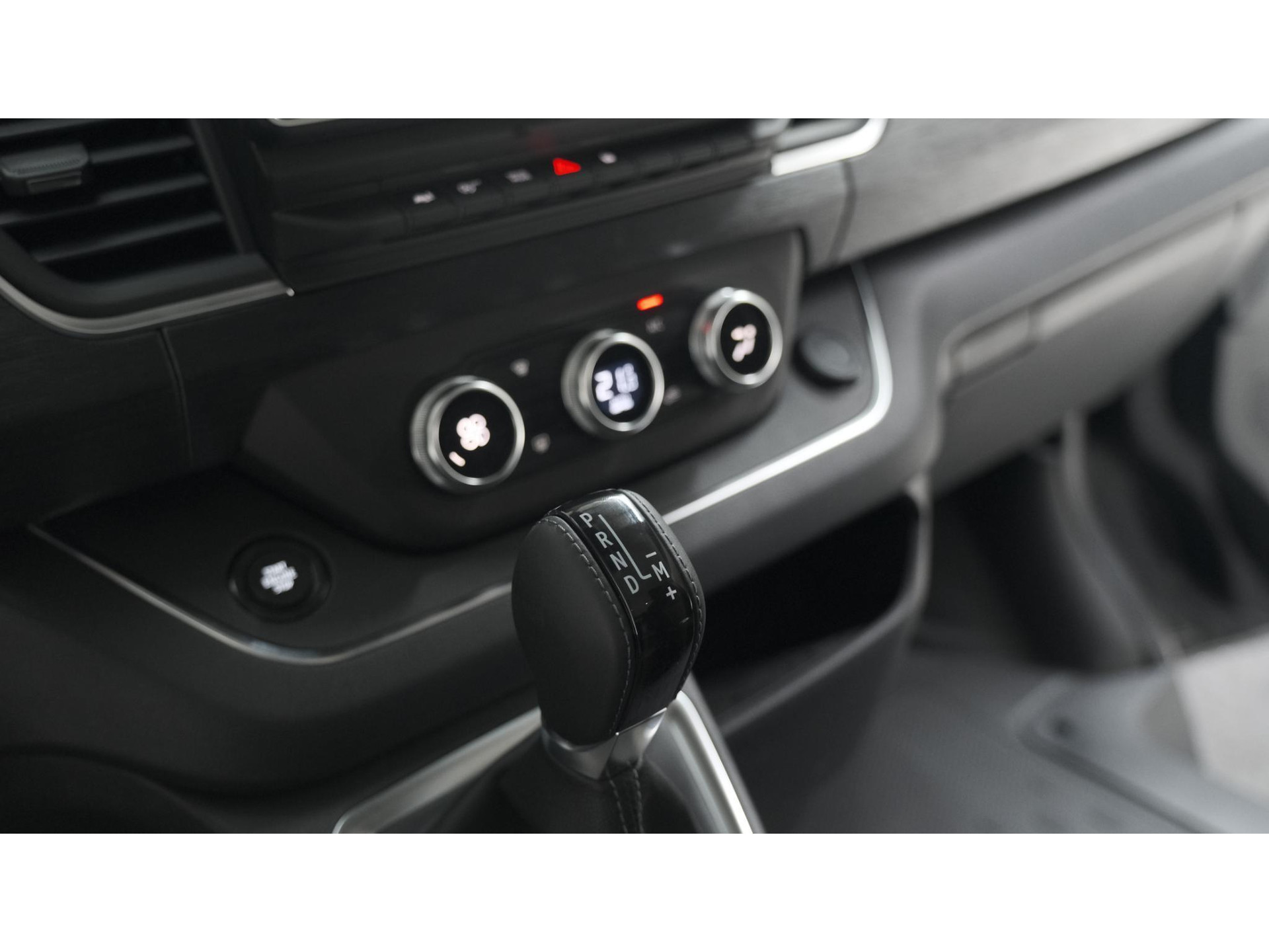 Renault Trafic 2.0 Blue dCi EDC 170 T29 L2H1 Extra DC | 6 Zitlplaatsen | Camera | Navigatie | Climate Control | Dubbele Cabine