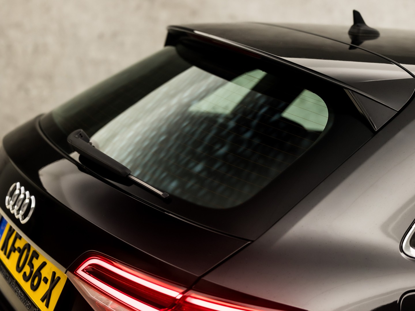 Audi A3 Sportback 1.0 TFSI Sport (APPLE CARPLAY, GROOT NAVI, CLIMATE, DYNAMISCHE KNIPPERLICHTEN, SPORTSTOELEN, CRUISE, PARKEERSENSOREN, NIEUWE APK, NIEUWSTAAT)