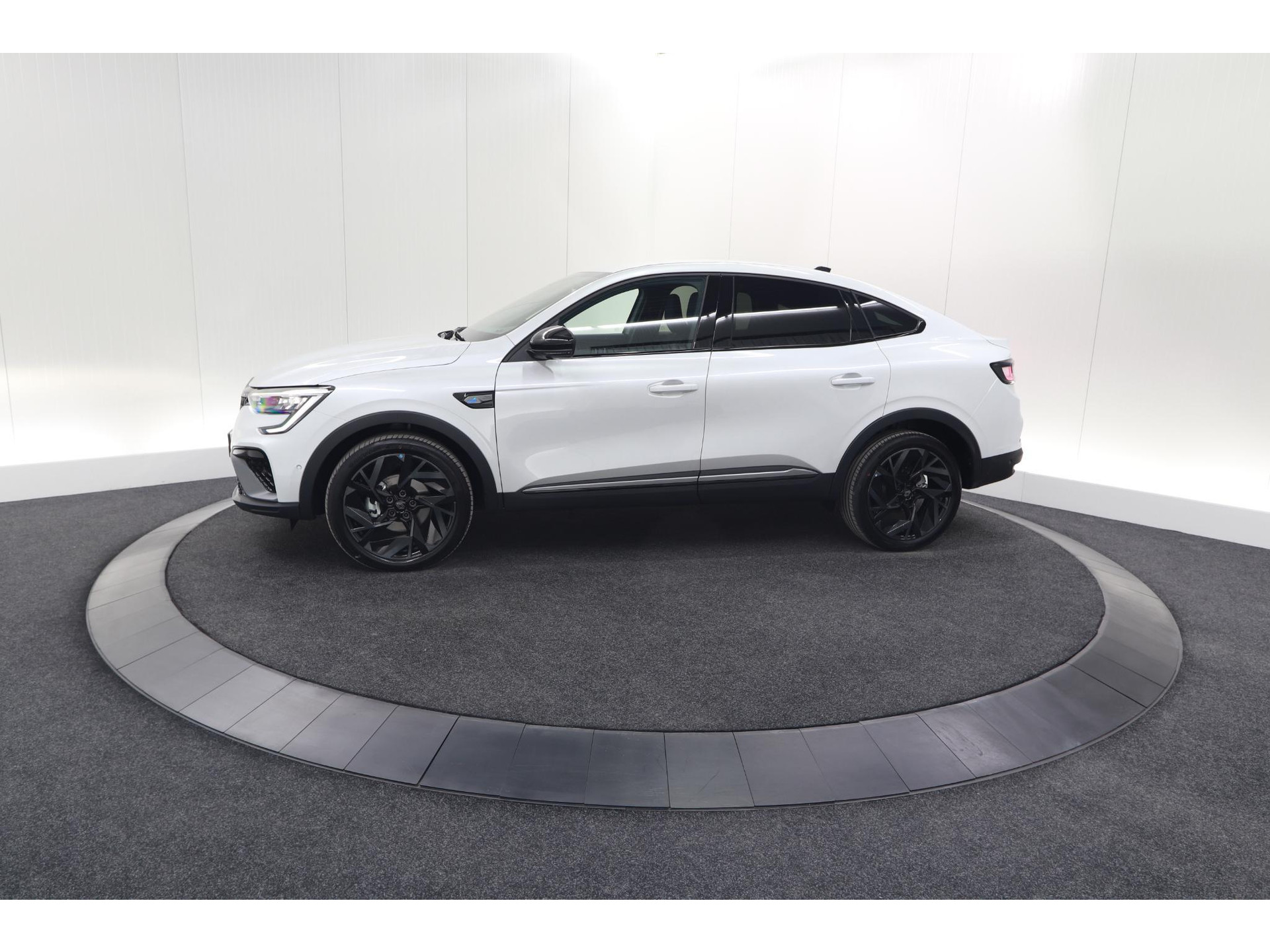 Renault Arkana 1.6 E-Tech hybrid 145 Esprit Alpine | 360 Camera | Adaptieve Cruise Control | Pack Winter | Dodehoekdetectie