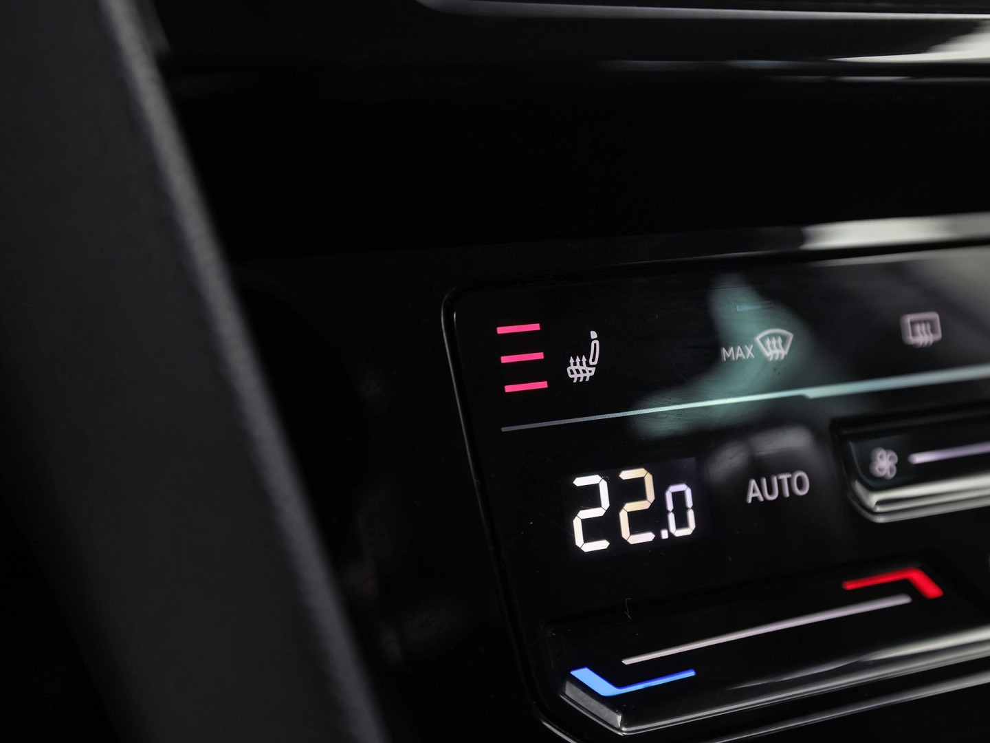 Volkswagen Passat Variant 1.4 TSI PHEV GTE 218Pk Automaat (APPLE CARPLAY, SOH 88,9%, GROOT NAVI, CAMERA, TREKHAAK, KEYLESS, SPORTSTOELEN, STOELVERWARMING, GETINT GLAS, NIEUWSTAAT)