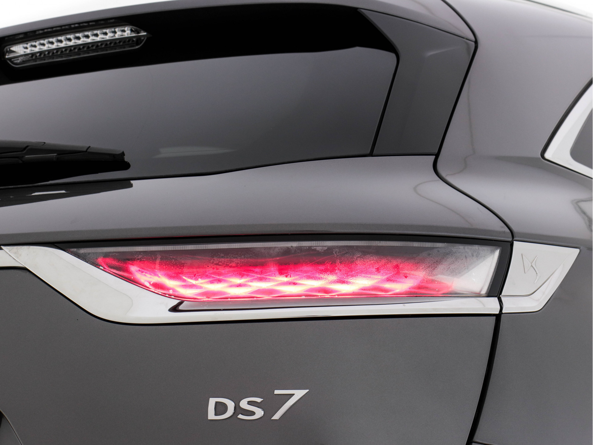 DS 7 Crossback 1.5 BlueHDI So Chic *DIGI-COCKPIT | NAVI-FULLMAP | FULL-LED | MICROFIBRE | CAMERA | KEYLESS | CARPLAY | ADAPT.CRUISE | DAB | HEATED-SEATS | TOWBAR | PDC | SPORT-SEATS | 18"ALU*