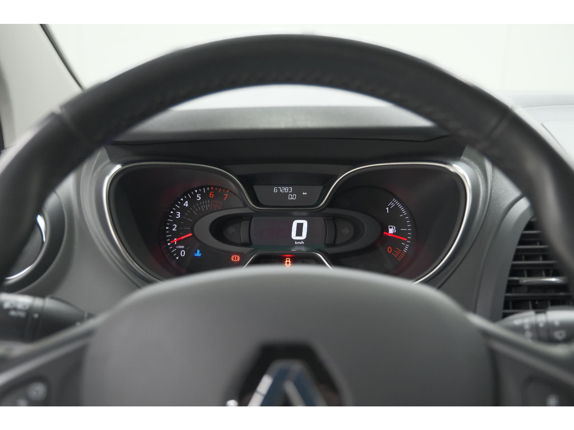 Renault Captur TCe 90 Intens | Trekhaak | AllSeason banden | Navigatie | Parkeersensoren