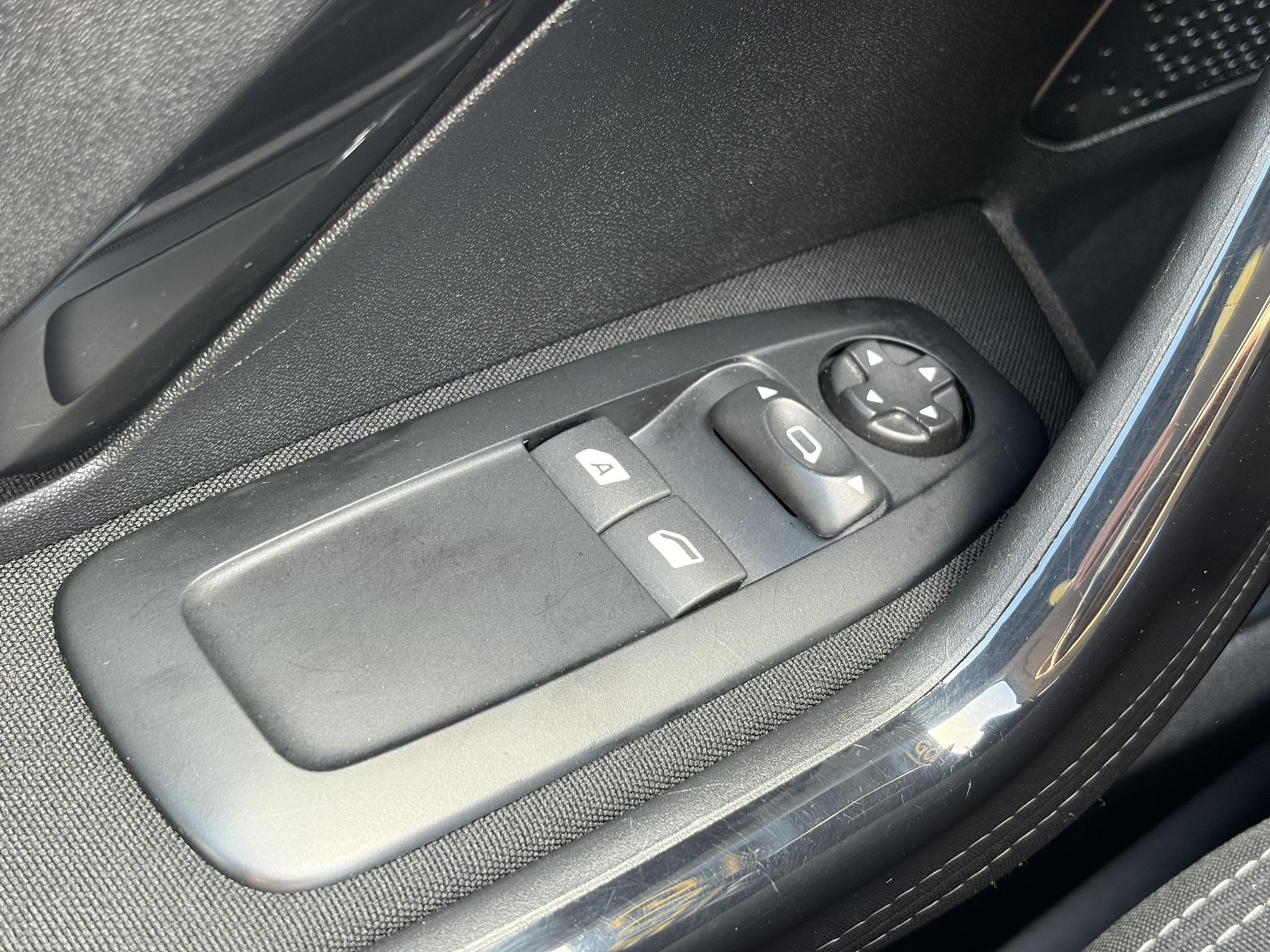 Peugeot 208 1.2 PureTech Active 2e Eigenaar,Navi,Dealer Onderhouden,Airco,Cruise,Carplay,5 Deurs,Net beurt gehad,N.A.P,Apk tot 04-2027