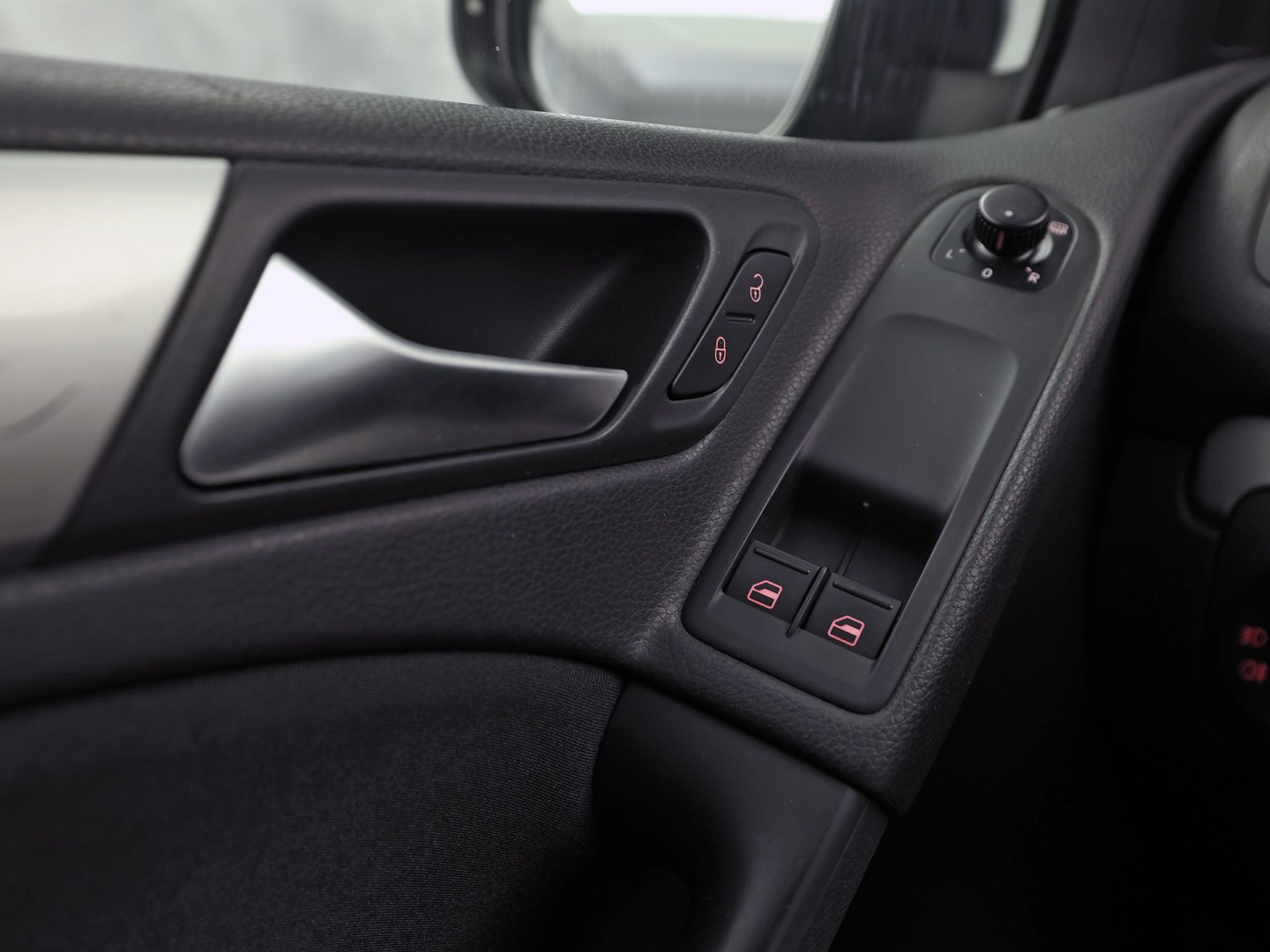 Volkswagen Golf 1.4 Sportline (CLIMATE, GETINT GLAS, LM VELGEN, SPORTSTOELEN, ARMSTEUN, NIEUWE APK, NIEUWSTAAT)