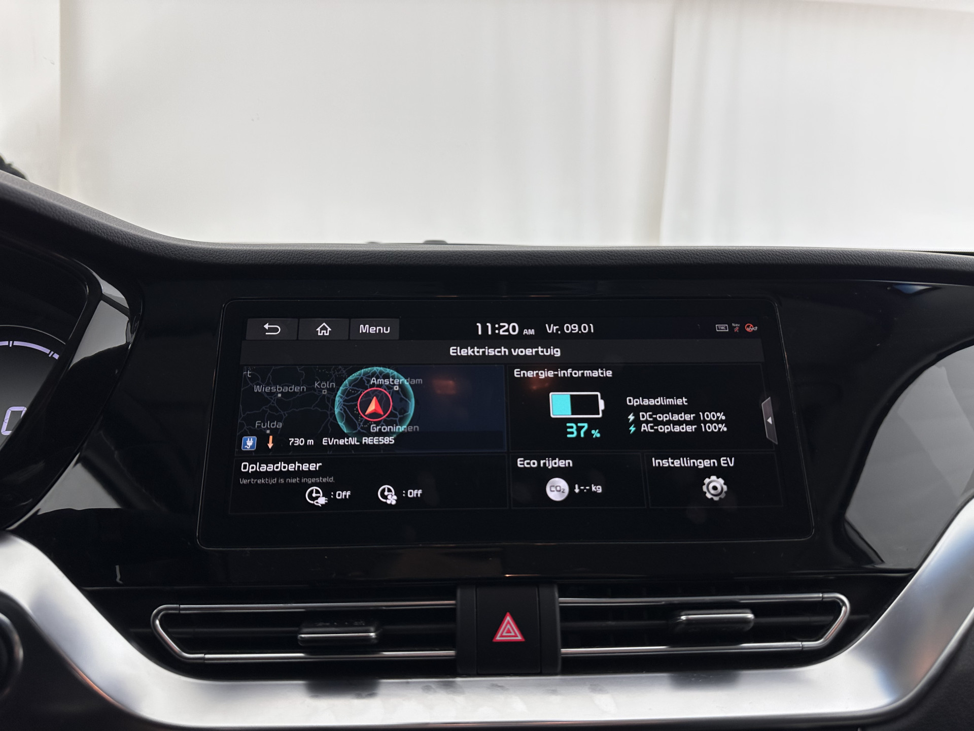 Kia e-Niro ExecutiveLine 64 kWh [ 3-Fase ] {SOH-100%} (INCL-BTW)  Aut.*HEATPUMP | LEATHER | FULL-LED | NAVI-FULLMAP | ADAPTIVE-CRUISE | CAMERA | MEMORY-PACK | LANE-ASSIST | KEYLESS | DIGI-COCKPIT | PRIVACYGLASS | SHIFTPADDLES | 17"ALU*