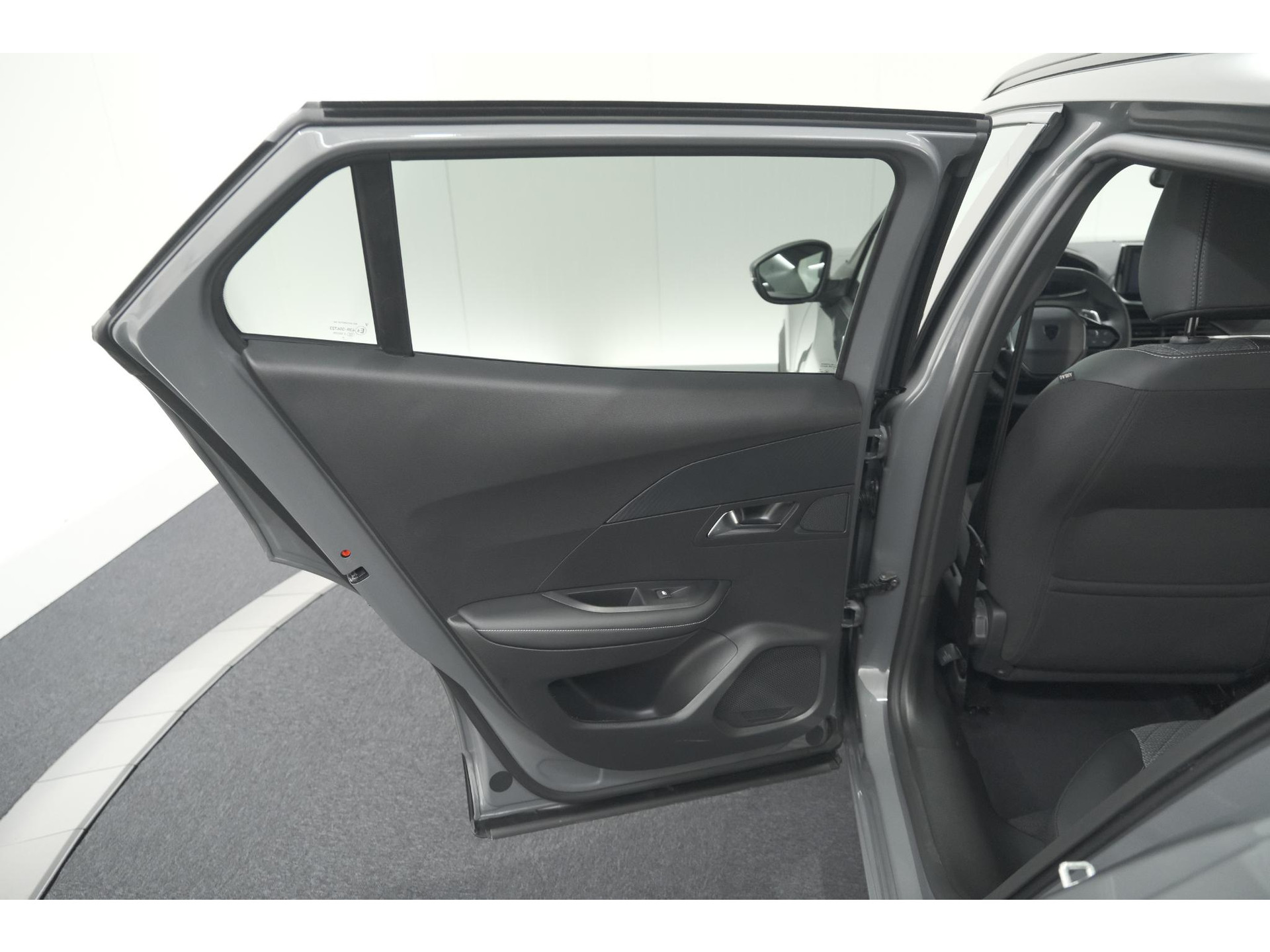 Peugeot 2008 Hybrid 145 e-DCS6 Allure | 360 Camera | Adaptieve Cruise Control | Dodehoekdetectie | Navigatie