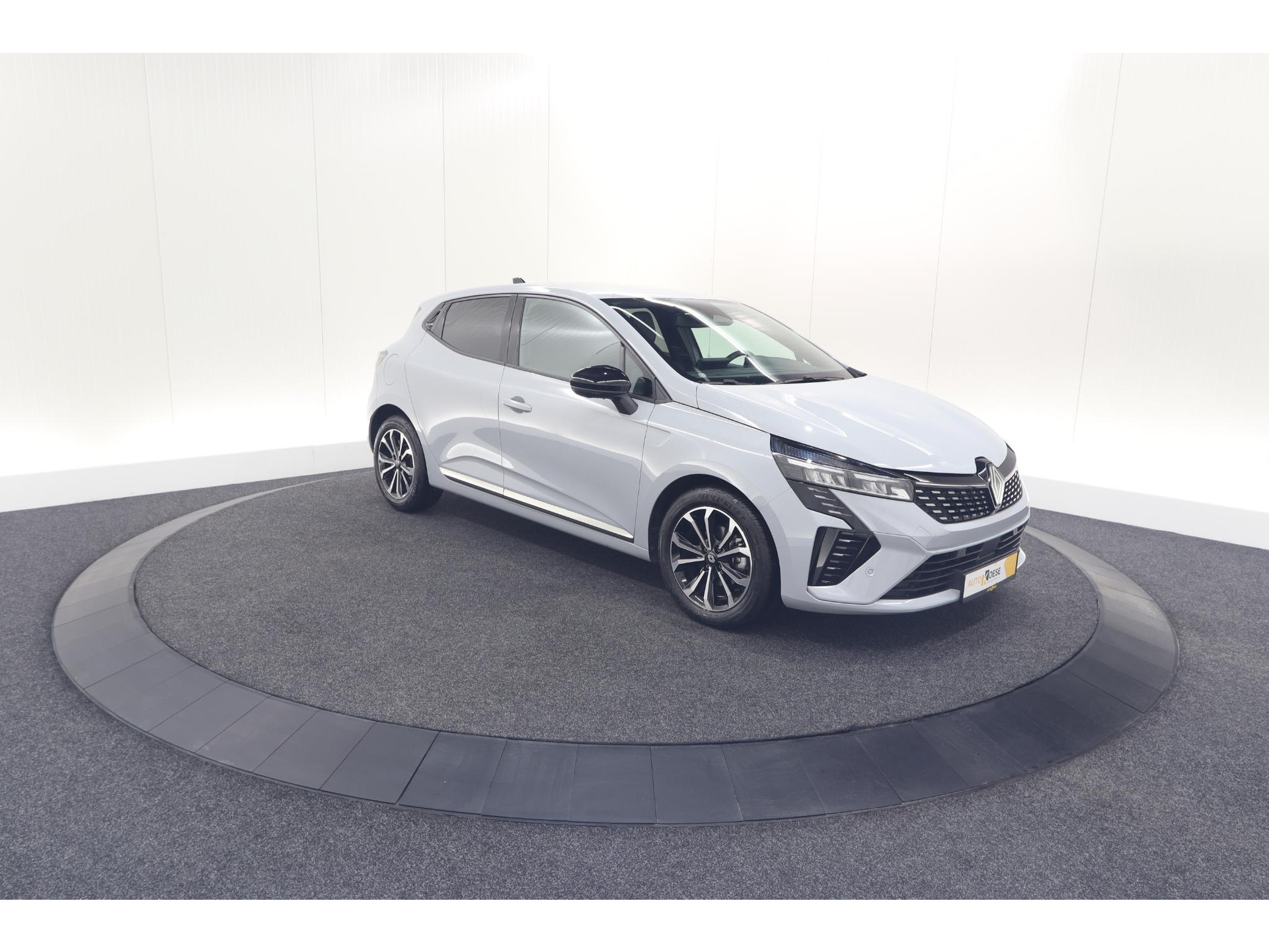 Renault Clio TCe 90 GPF techno | 360 Camera | Adaptieve Cruise Control | Navigatie | 9.3 Inch Groot Scherm