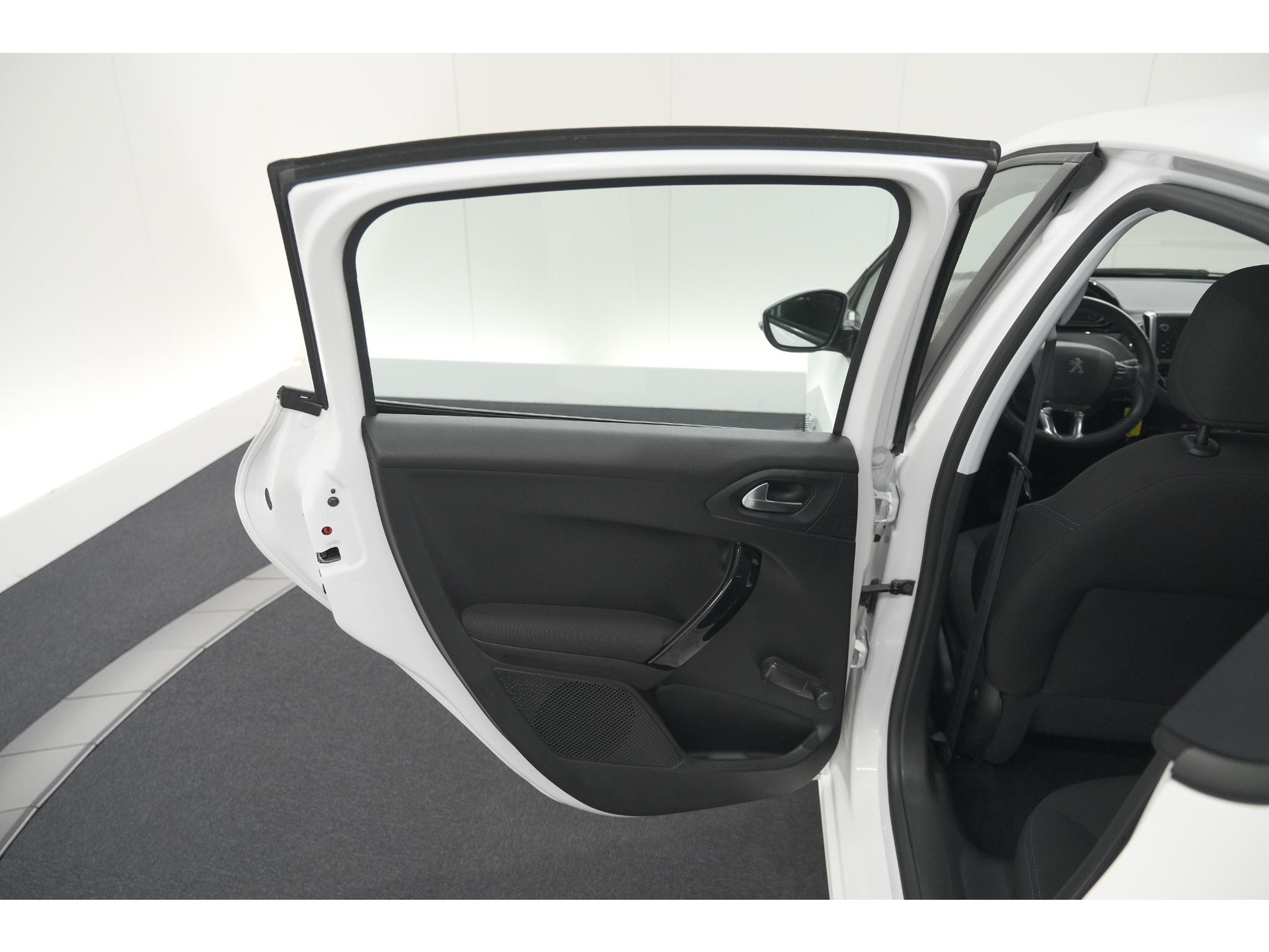 Peugeot 208 PureTech 82 Signature | Parkeersensoren | Apple Carplay | Pack Connect | Armsteun