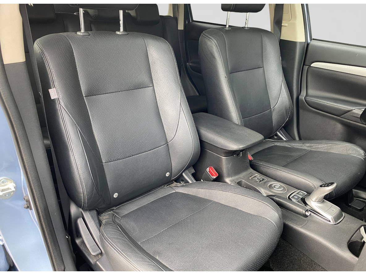 Mitsubishi Outlander 2.0 PHEV Instyle 4WD 203 pk | navigatie | leder interieur | schuifdak | trekhaak | elektr. achterklep