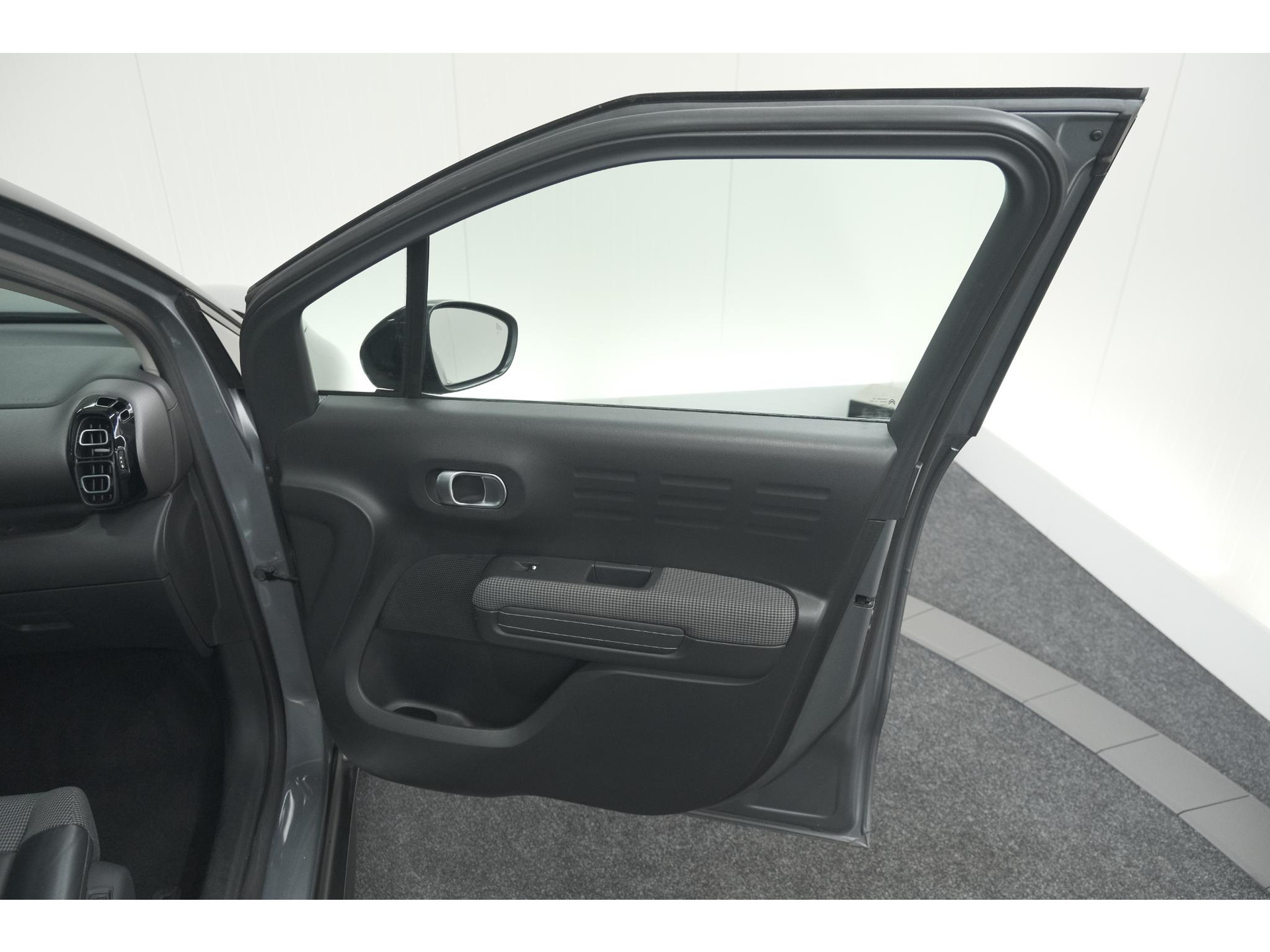 Citroen C3 Aircross PureTech 110 EAT6 Shine | Trekhaak | Panoramadak | Head-Up Display | Camera | Navigatie