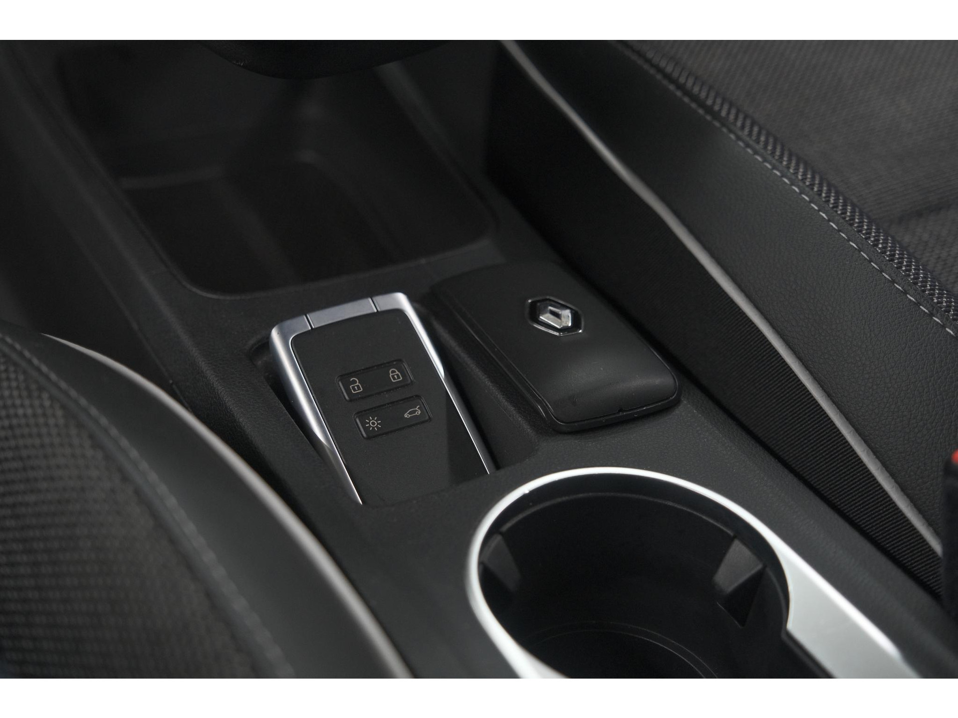 Renault Captur 1.6 E-Tech Plug-in Hybrid 160 Intens | Parkeersensoren | Apple Carplay | Navigatie | Climate Control