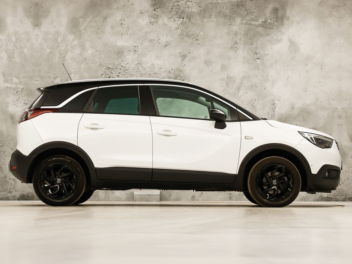 Opel Crossland X 1.2 Turbo Innovation (APPLE CARPLAY, GROOT NAVI, CLIMATE, STUUR/STOELVERWARMING, 360 CAMERA, SPORTSTOELEN, GETINT GLAS, CRUISE, LM VELGEN, NIEUWSTAAT)