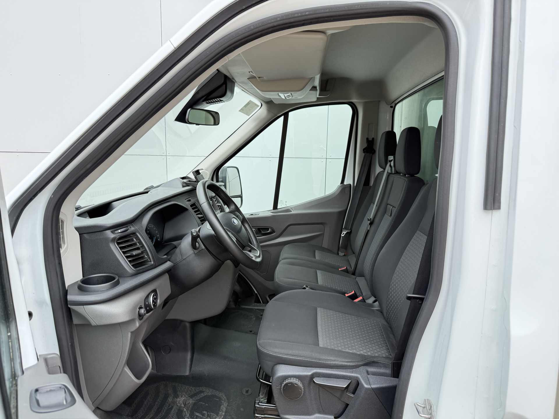 Ford Transit 2.0 TDCI 130PK Laadklep Airco Bakwagen Cruise Control Lane Assist Koffer Meubelbak