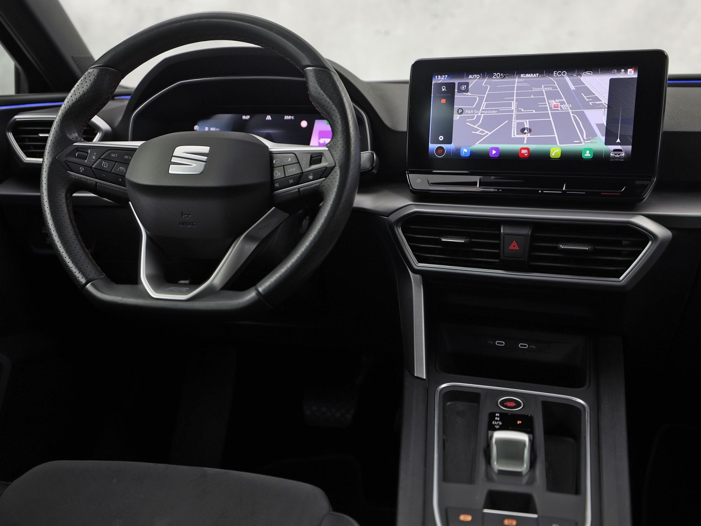 SEAT Leon 1.4 TSI eHybrid PHEV FR 204Pk Automaat (PANORAMADAK, SOH 97,5%, APPLE CARPLAY, MEMORY SEAT, LEDER/ALCANTARA, CAMERA, GETINT GLAS, KEYLESS, ADAPTIVE CRUISE, ZWART HEMEL, NIEUWSTAAT)