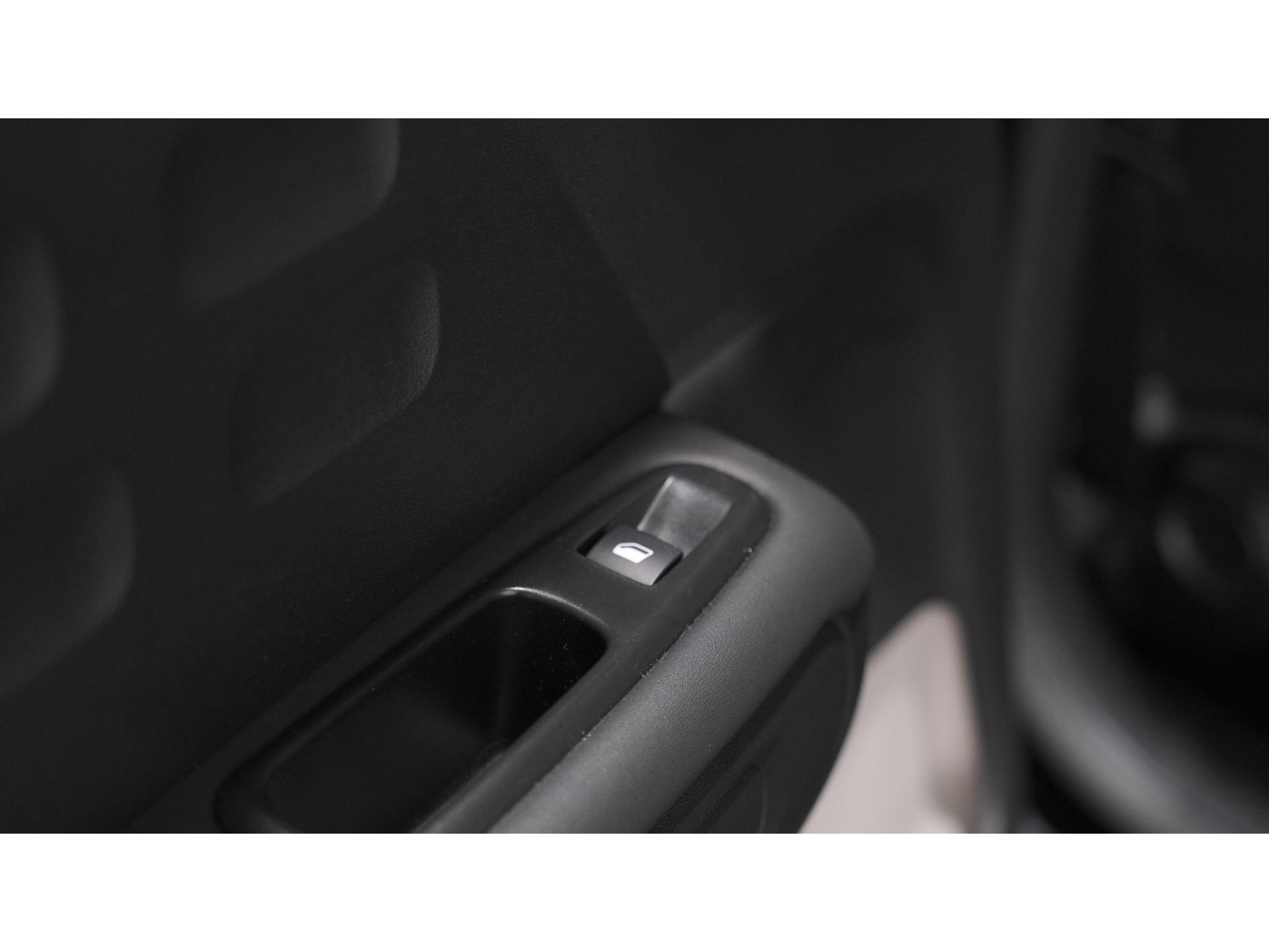 Citroen C3 PureTech 82 Feel Edition | Apple Carplay | Parkeersensoren | Navigatie | Climate Control | 16 Inch Velgen