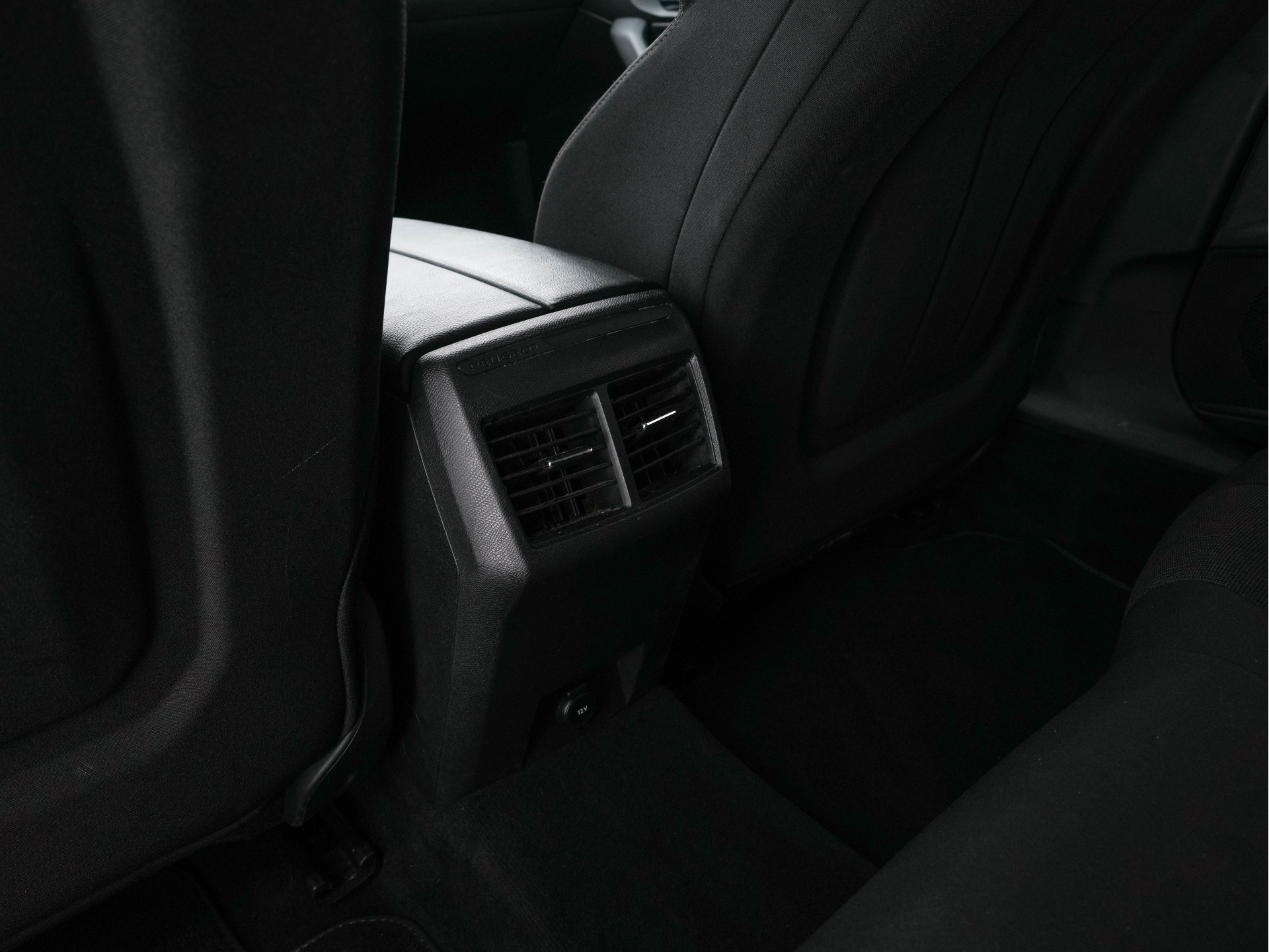 Peugeot 508 SW 1.5 BlueHDI Blue Lease Active Avantage (INCL-BTW) *NAVI-FULLMAP | DIGI-COCKPIT | LANE-ASSIST | SPORT-SEATS | PRIVACY-GLASS | CAMERA | DAB | KEYLESS | ECC | CARBON-INLAY | PDC | CRUISE | 19"ALU*