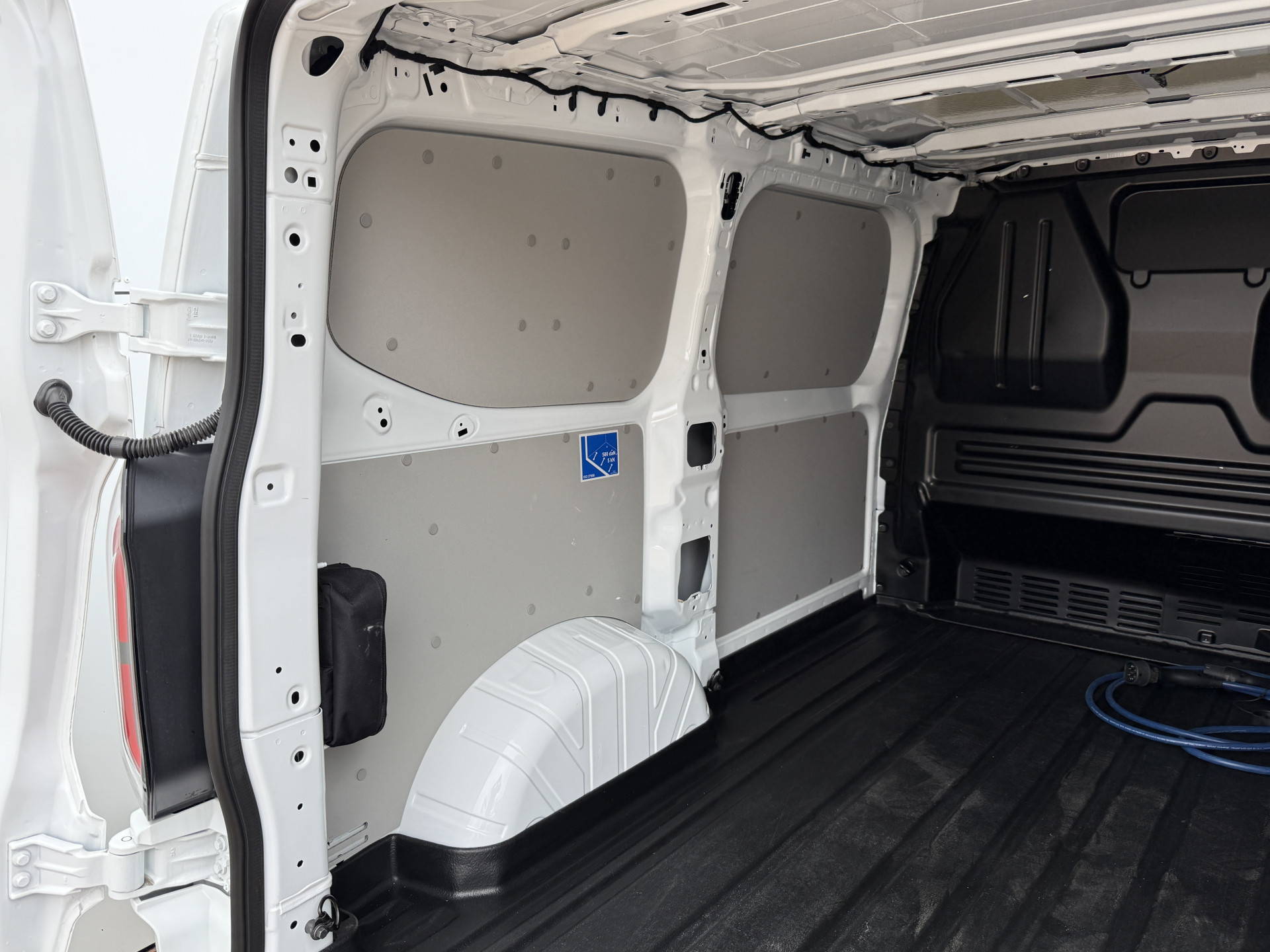 Ford e-Transit Custom 65kWh 136PK Elektrisch L1 344KM WLTP 2300kg Trekvermogen BEV Snelladen LED ACC Camera Carplay Parkeersensoren v+a