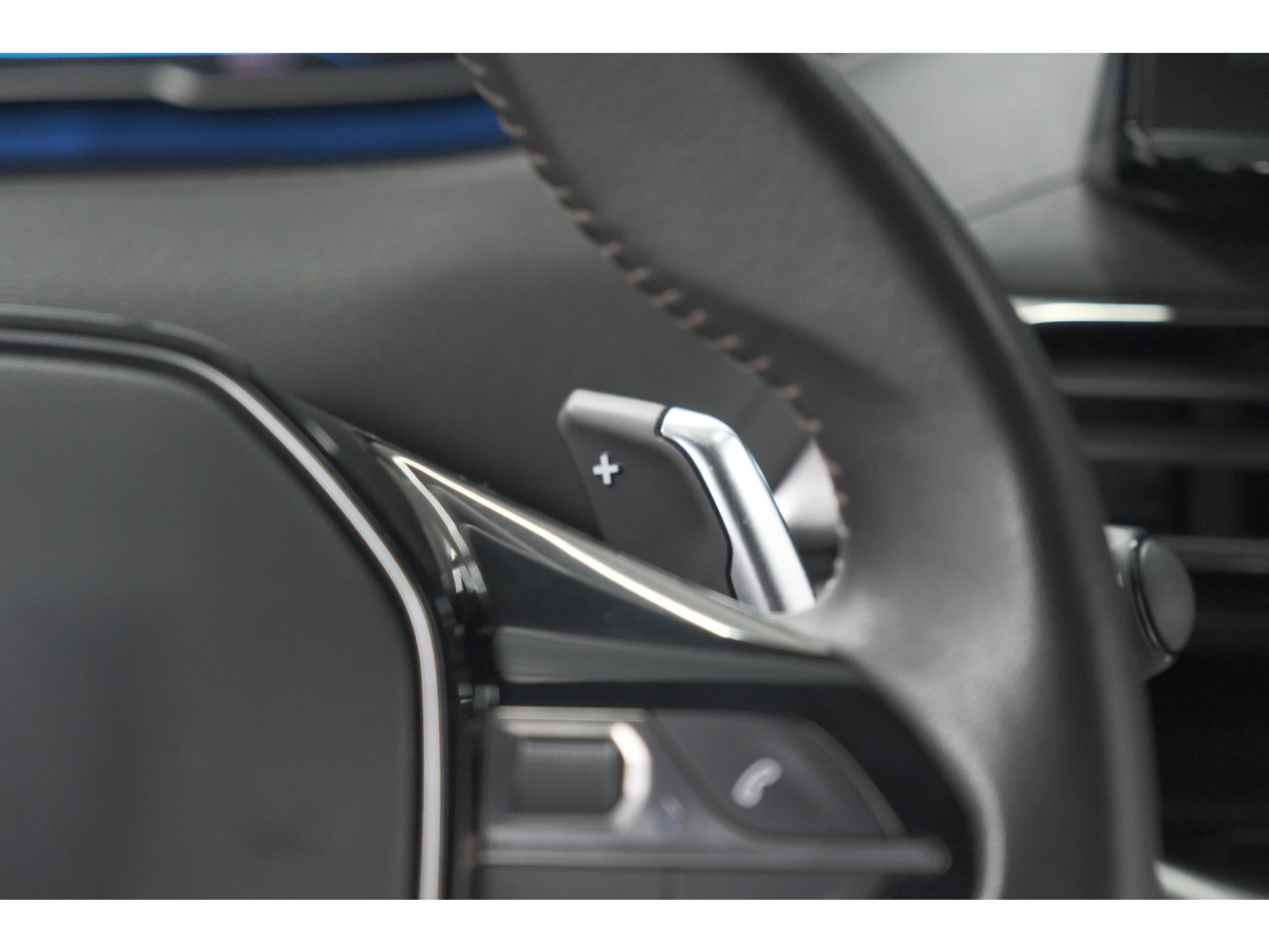 Peugeot 5008 PureTech 130 EAT8 Active Pack Business | 7 Zitplaatsen | Camera | Navigatie | Apple Carplay | Parkeersensoren