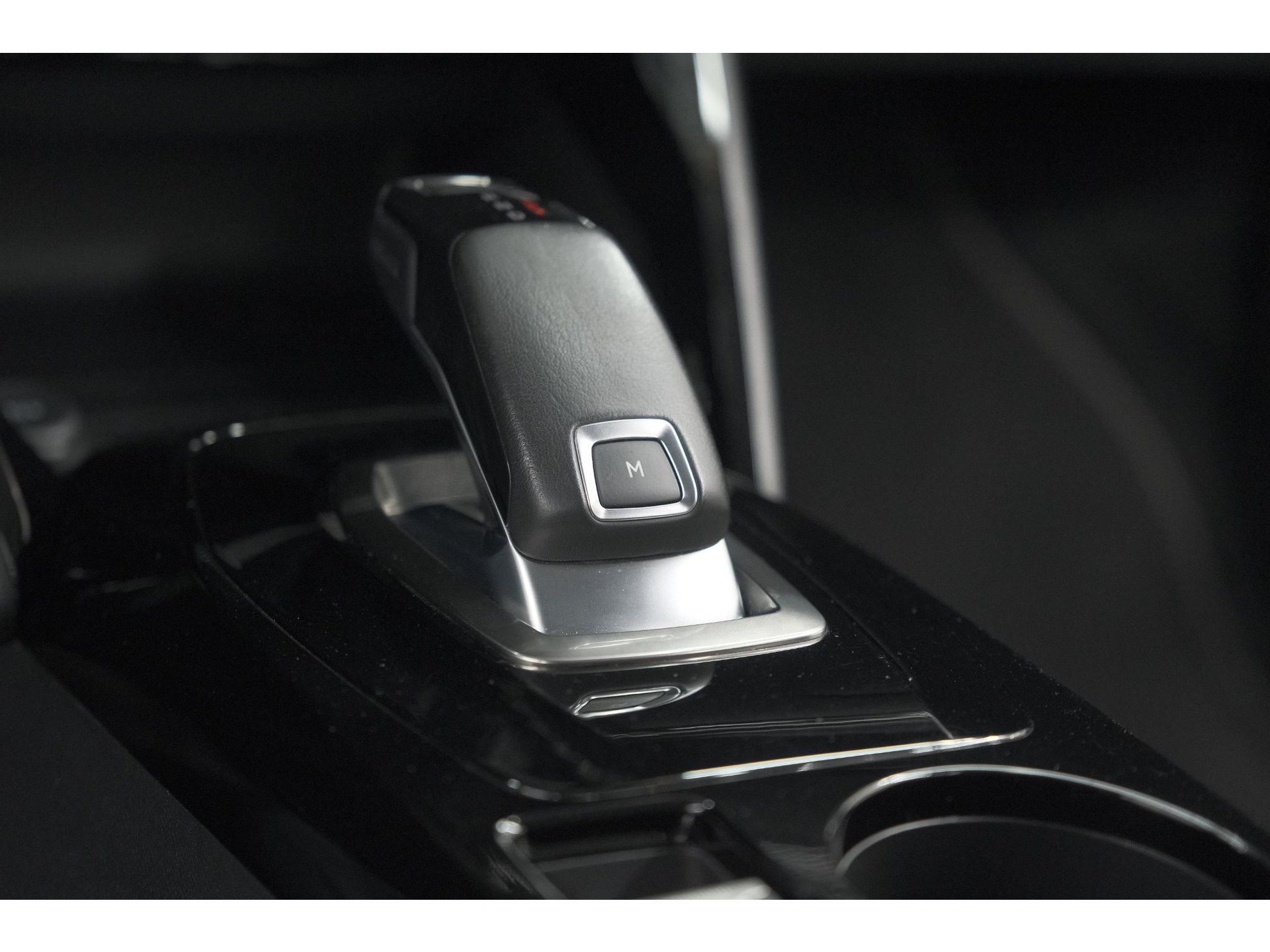 Peugeot 2008 PureTech 130 EAT8 Allure | Trekhaak | Camera | Navigatie | Apple Carplay