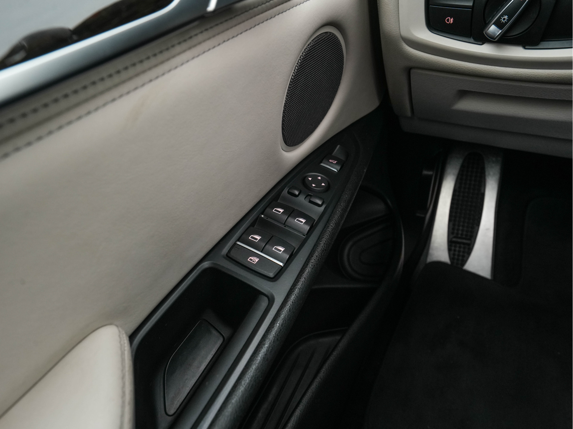 BMW X6 xDrive50i High-Executive M-Sportpack Aut. *PANO | HEAD-UP | TWO-COLOUR-LUXURYLEATHER | FULL-LED | MEMORY-PACK | HARMAN/KARDON-SOUNDSYSTEM |  | BLIND-SPOT | KEYLESS | CAMERA | COMFORT-SEATS | SOFT-CLOSE | 20''ALU*