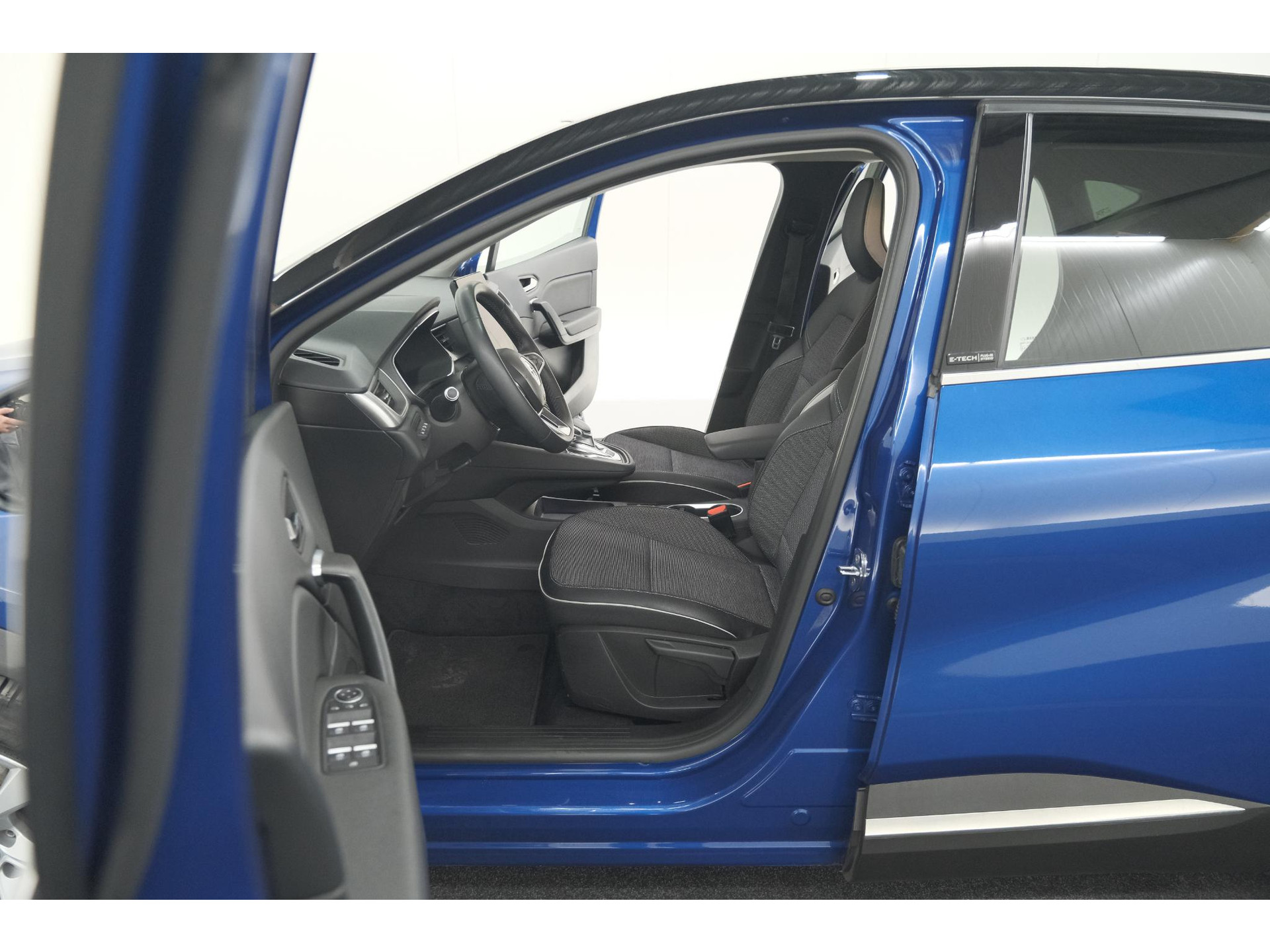 Renault Captur 1.6 E-Tech Plug-in Hybrid 160 Intens | Allseason Banden | Camera | 9.3 Inch Grootscherm | Apple Carplay