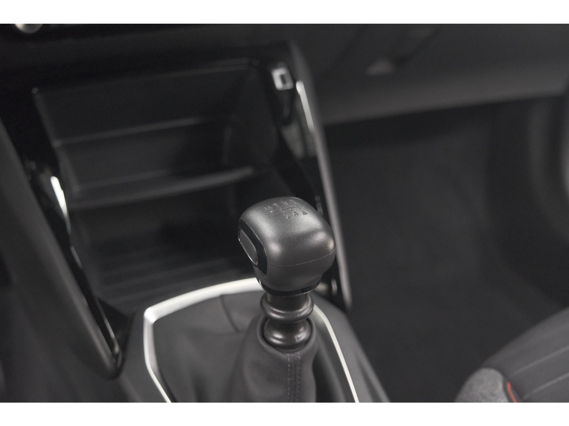Peugeot 2008 PureTech 130 Active | Camera | Apple Carplay | Parkeersensoren | Stoelverwarming