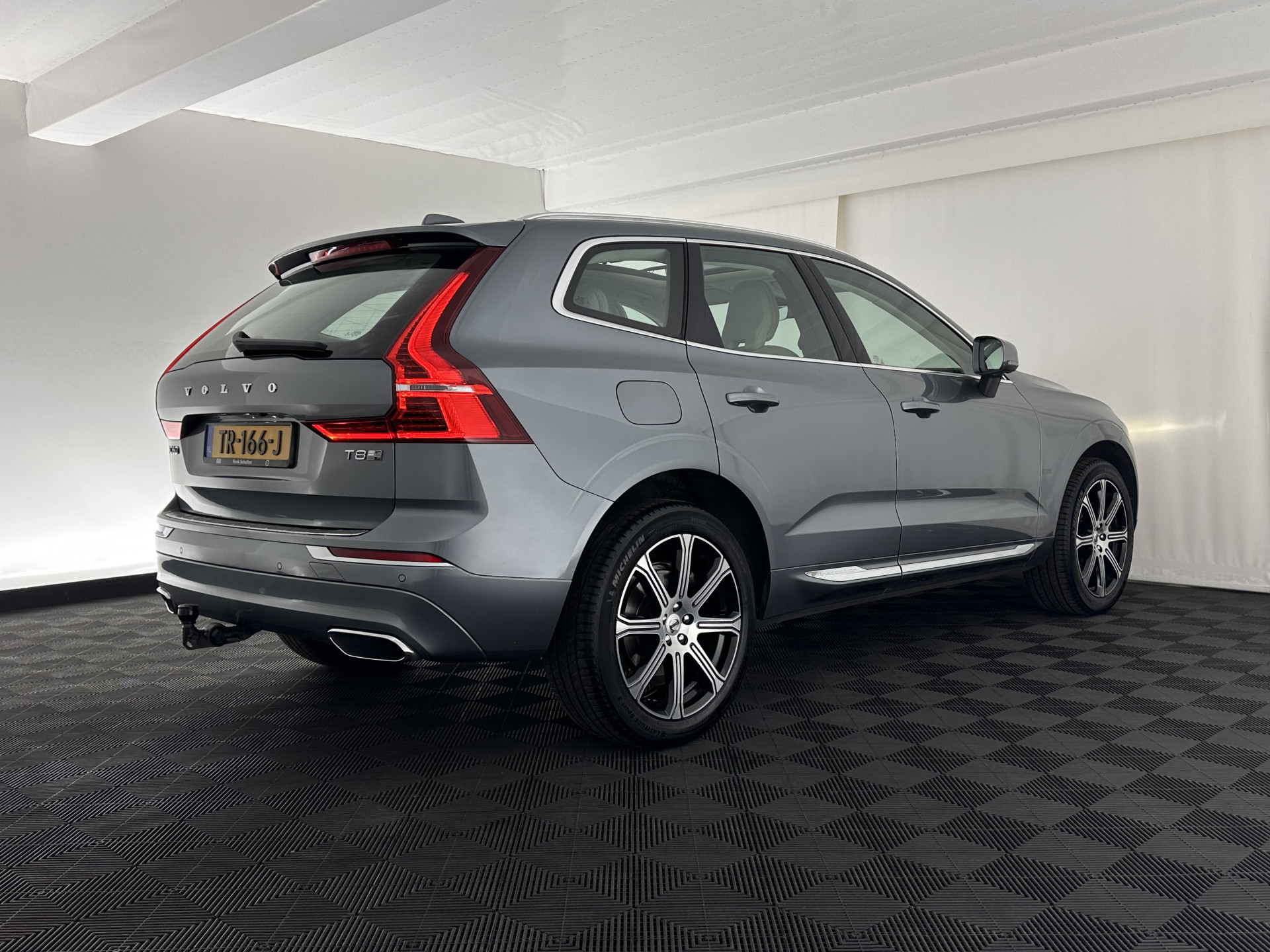 Volvo XC60 2.0 T8 Twin Engine AWD Inscription (Plug-In) (INCL-BTW) Aut. *PANO | LEATHER | FULL-LED | MEMORY-PACK | HARMAN/KARDON | TOPVIEW | DIGI-COCKPIT | KEYLESS | HEATED-SPORTSEATS | NAVI-FULLMAP | ECC | PDC | ADAPTIVE-CRUISE | TOWBAR | HEAD-UP