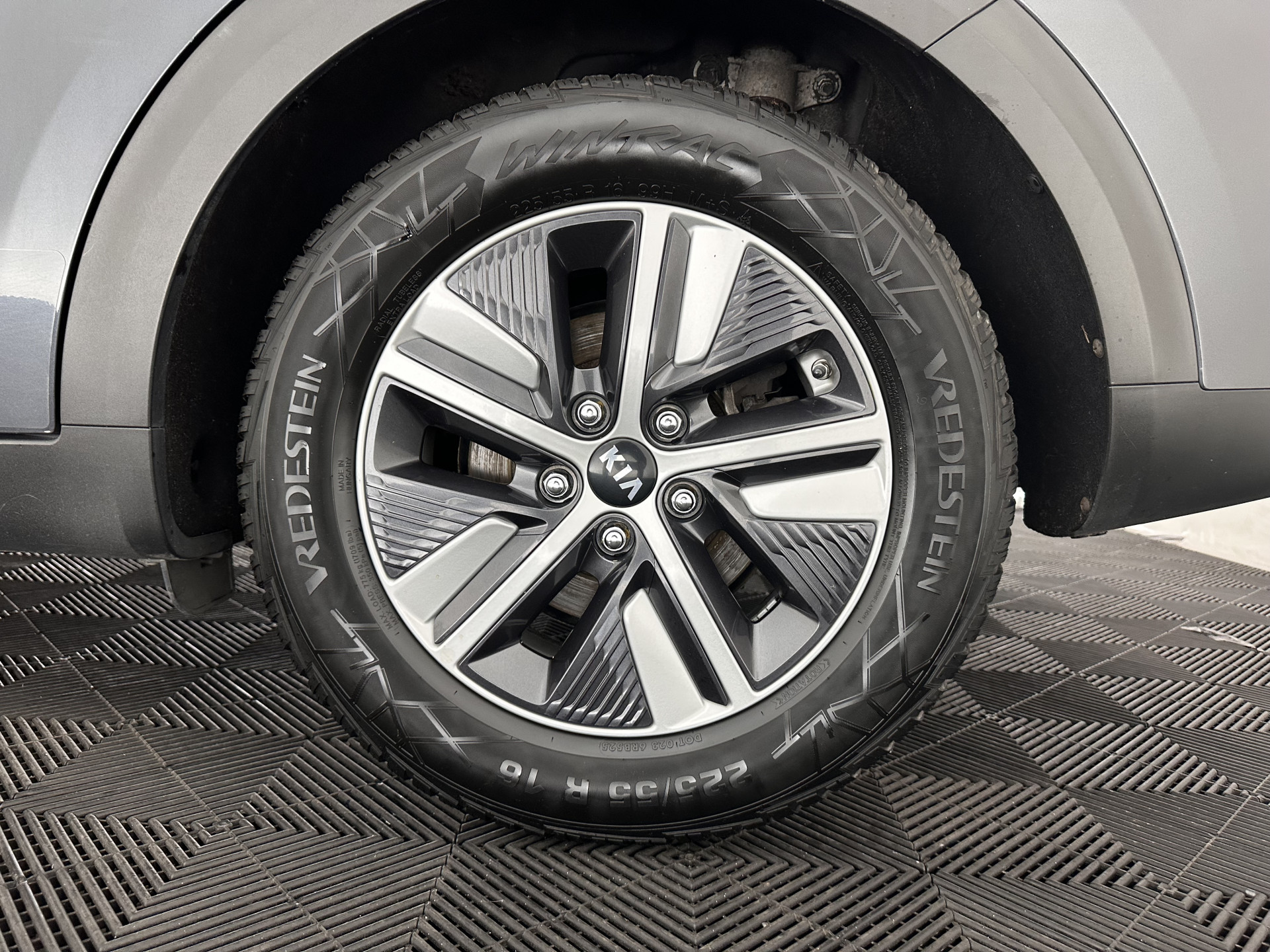 Kia Niro 1.6 GDi Hybrid DynamicPlusLine (INCL.BTW) Aut. *LEATHER | FULL-LED | ADAPTIVE-CRUISE | BLINDSPOT | HEATED-COMFORTSEATS | CAMERA | KEYLESS | NAVI-FULLMAP | AMBIENTLIGHT | LANE-ASSIST | 16''ALU*