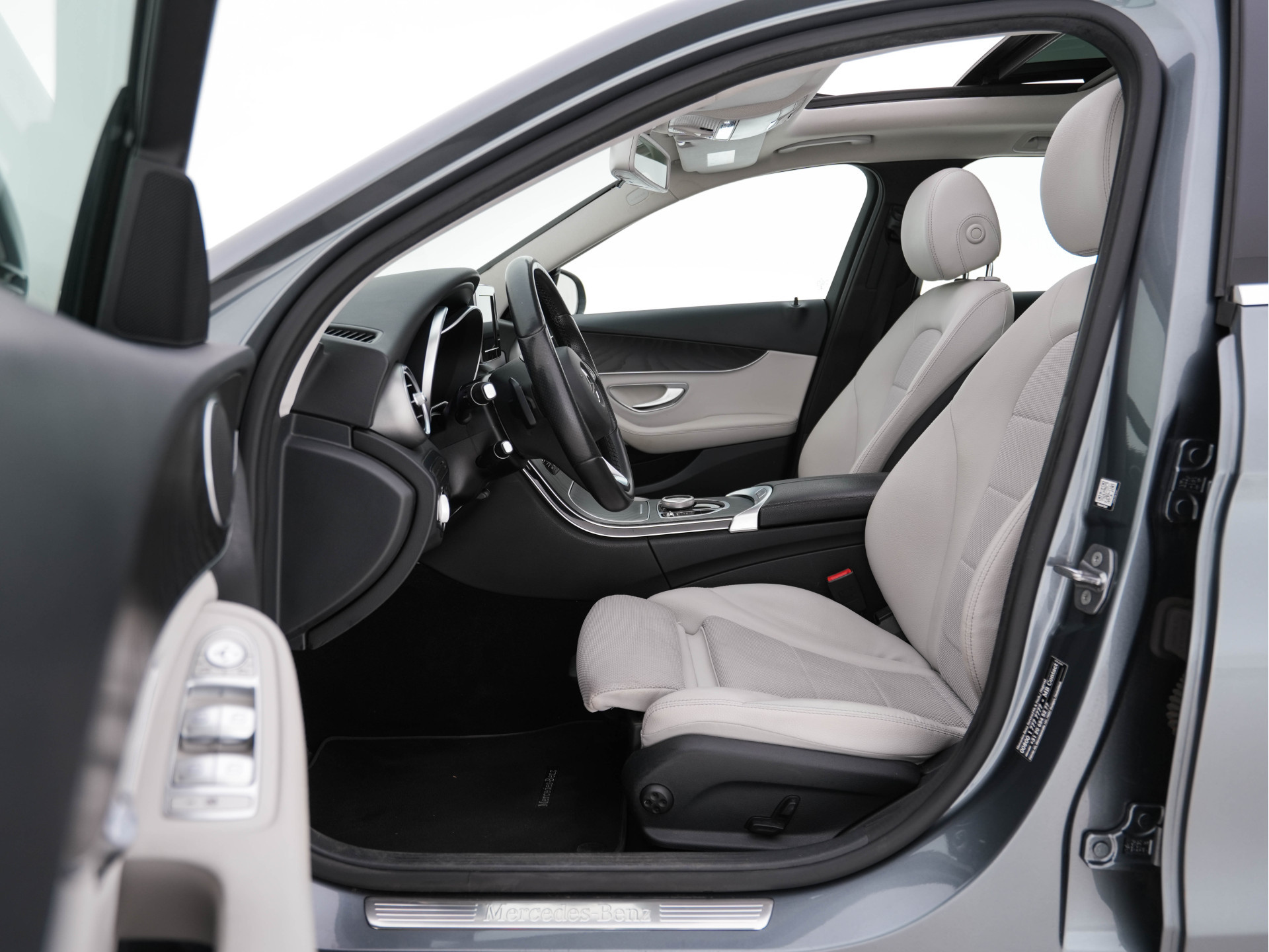 Mercedes-Benz C-klasse Estate 300 CDI HYBRID Avantgarde Lease Edition Aut. *PANO | LEATHER-MICROFIBRE | FULL-LED | NAVI-FULLMAP | SPORT-SEATS | ECC | SHIFT-PADDLES | PDC | CRUISE | TOWBAR | 17''ALU*