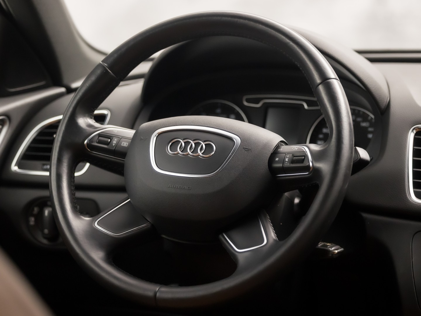 Audi Q3 2.0 TFSI Quattro Sport 211Pk Automaat (NAVIGATIE, CLIMATE, ZWART HEMEL, BRUIN LEDER, SPORTSTOELEN, CRUISE, PARKEERSENSOREN, XENON, NIEUWSTAAT)
