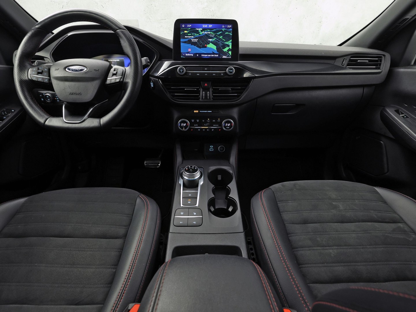 Ford Kuga 2.5 PHEV ST Line 225Pk Automaat (PANORAMADAK, SOH 87,7%, APPLE CARPLAY, LEDER/ALCANTARA, STUUR/STOELVERWARMING, CAMERA, SPORTSTOELEN, HEAD-UP DISPLAY, ADAPTIVE CRUISE, GETINT GLAS, NIEUWE APK, NIEUWSTAAT)
