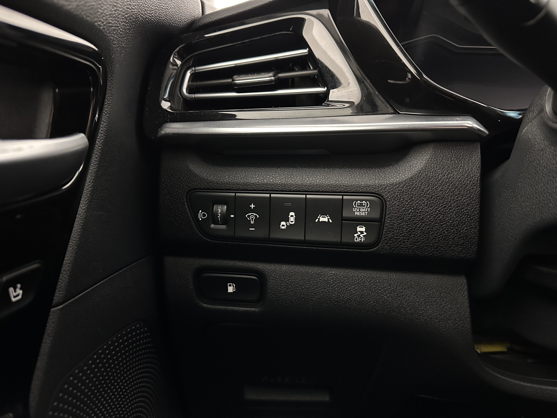 Kia Niro 1.6 GDi Hybrid ExecutiveLine (INCL-BTW) Aut. *PANO |  LEATHER | FULL-LED | NAVI-FULLMAP | DIGI-COCKPIT | HEATED-COMFORTSEATS | CAMERA | DAB+ | KEYLESS | ECC | SHIFTPADDLES | ADAPTIVE-CRUISE | LANE-ASSIST | 16"ALU*