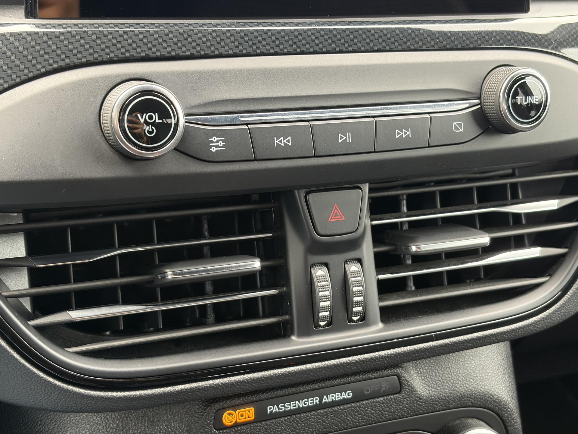 Ford Focus 1.0 EcoBoost ST Line Business 2e Eigenaar l Navi l Clima l Cruise l 125pk l Keyless l Pdc V+A l 18 '' Lmv  l N.A.P l Apk tot 02-2028